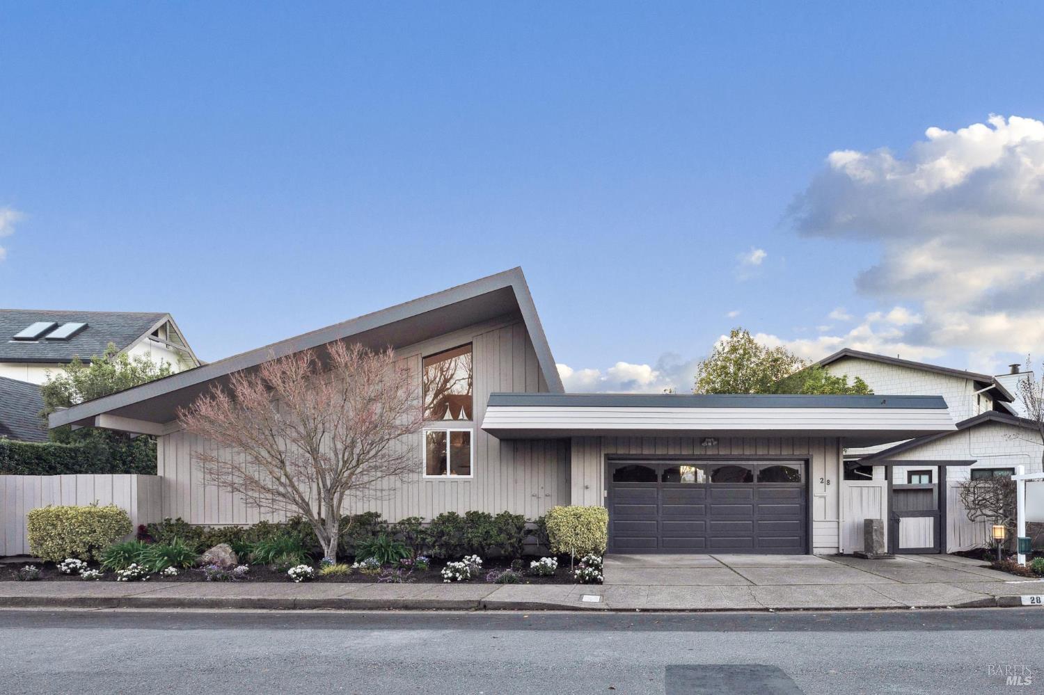 28 Corte Del Coronado