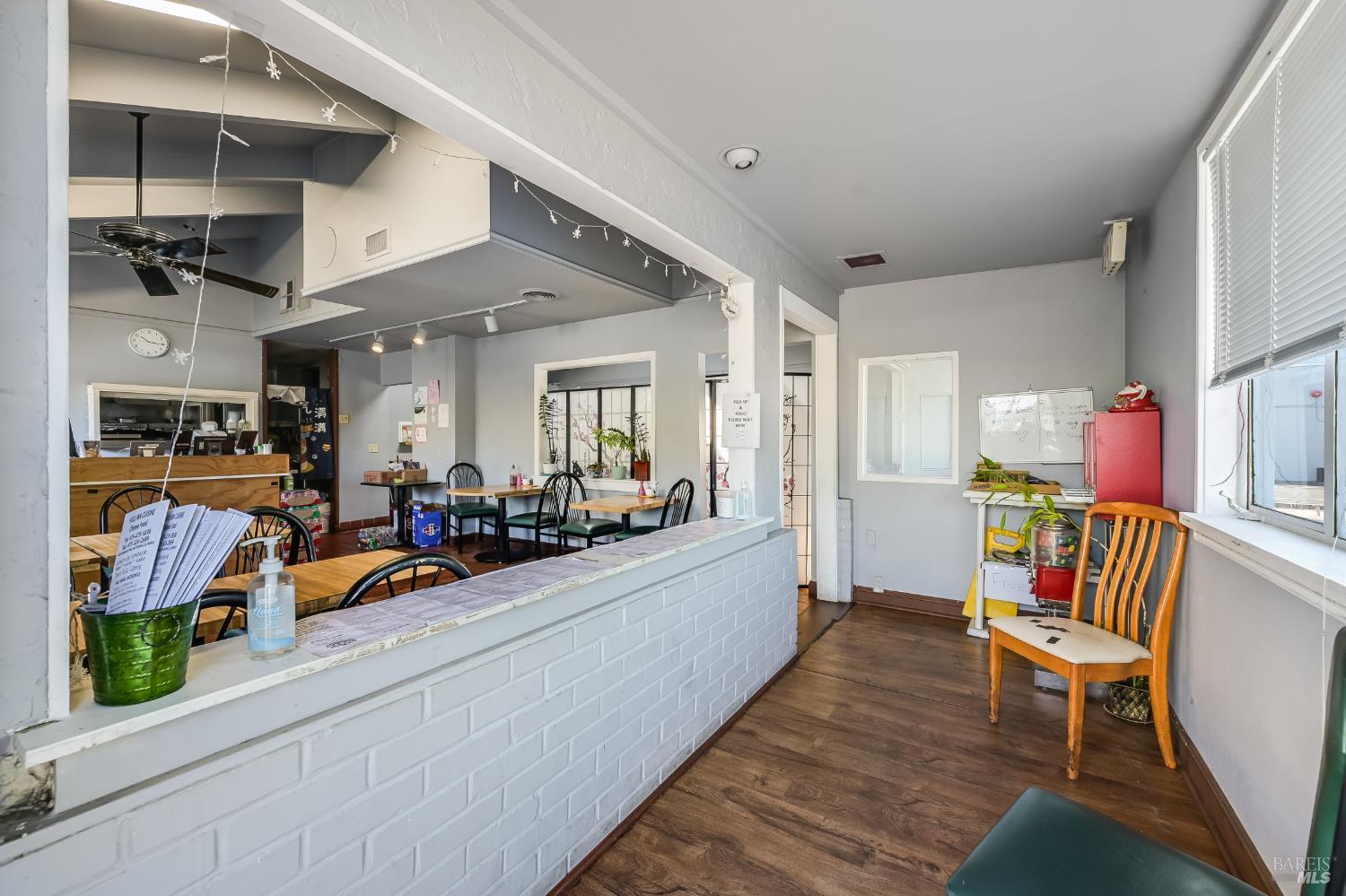 4162 Redwood Highway