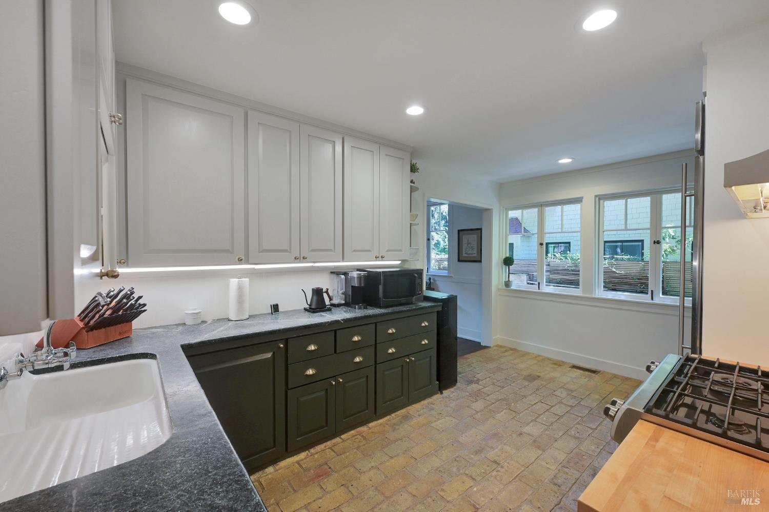 207 Madrone Avenue