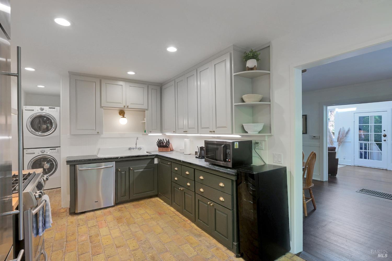207 Madrone Avenue