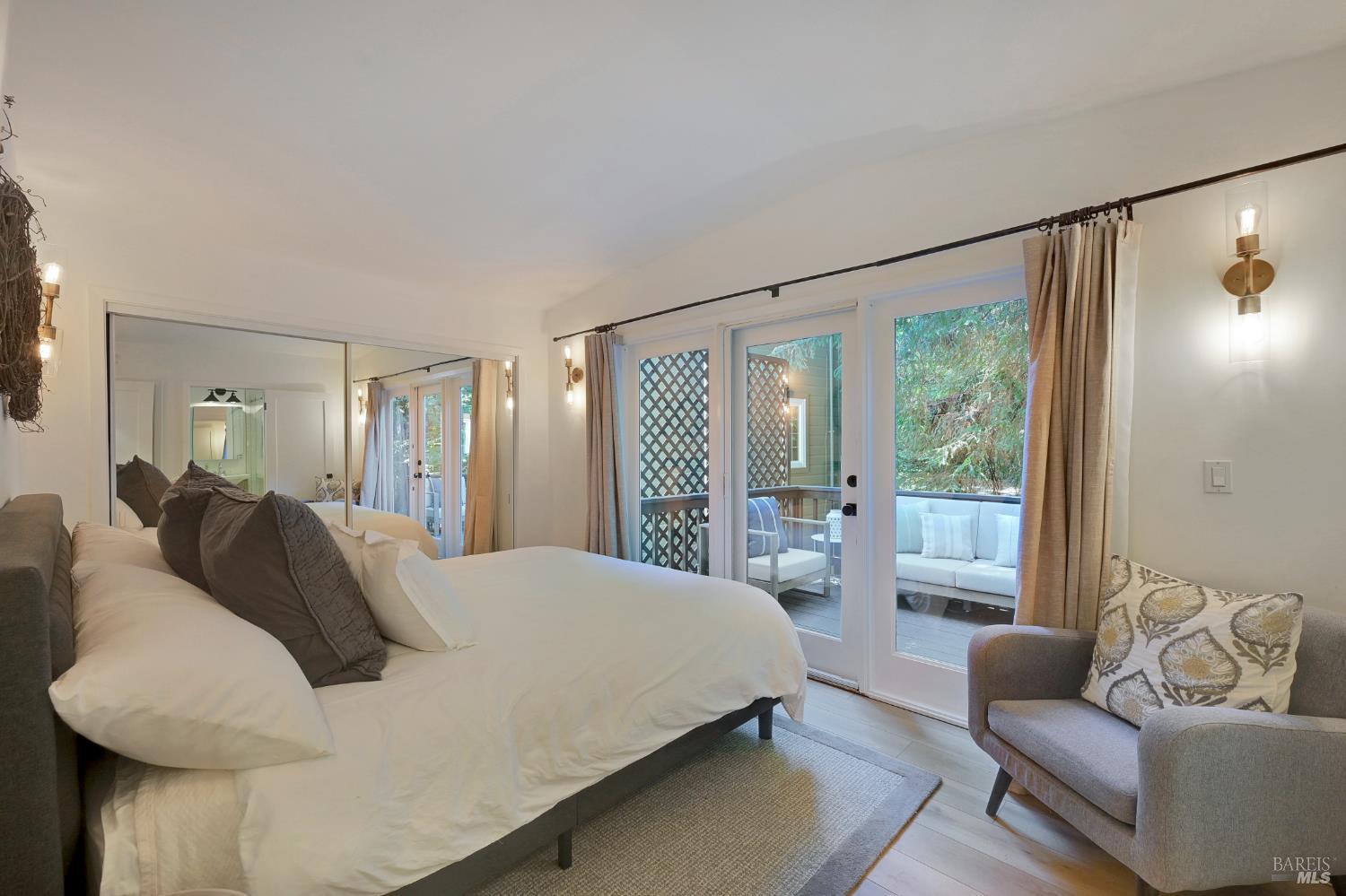 207 Madrone Avenue