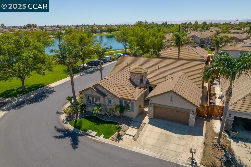 2078 Bridgeport Loop