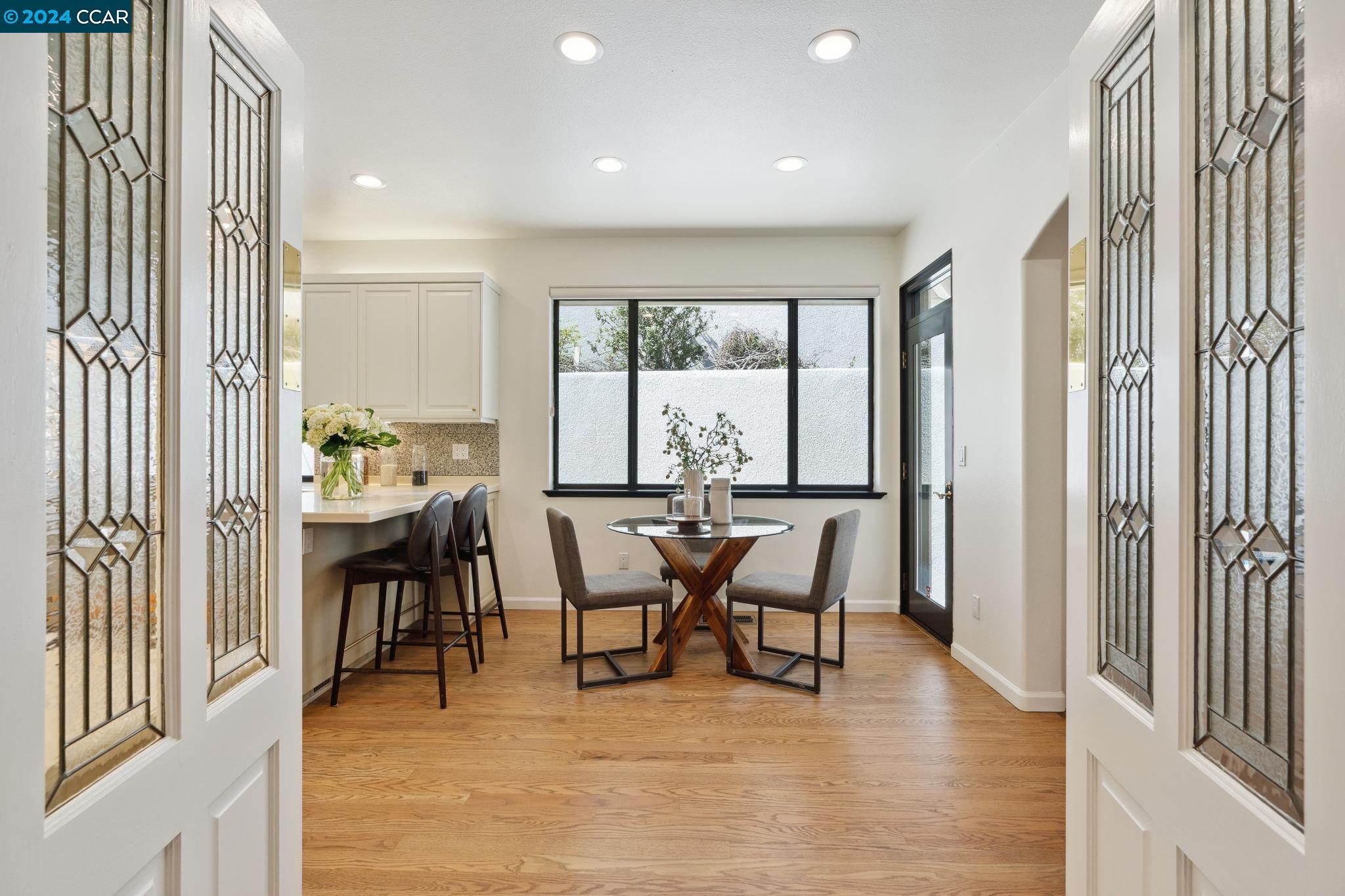 208 Valley Oaks Dr