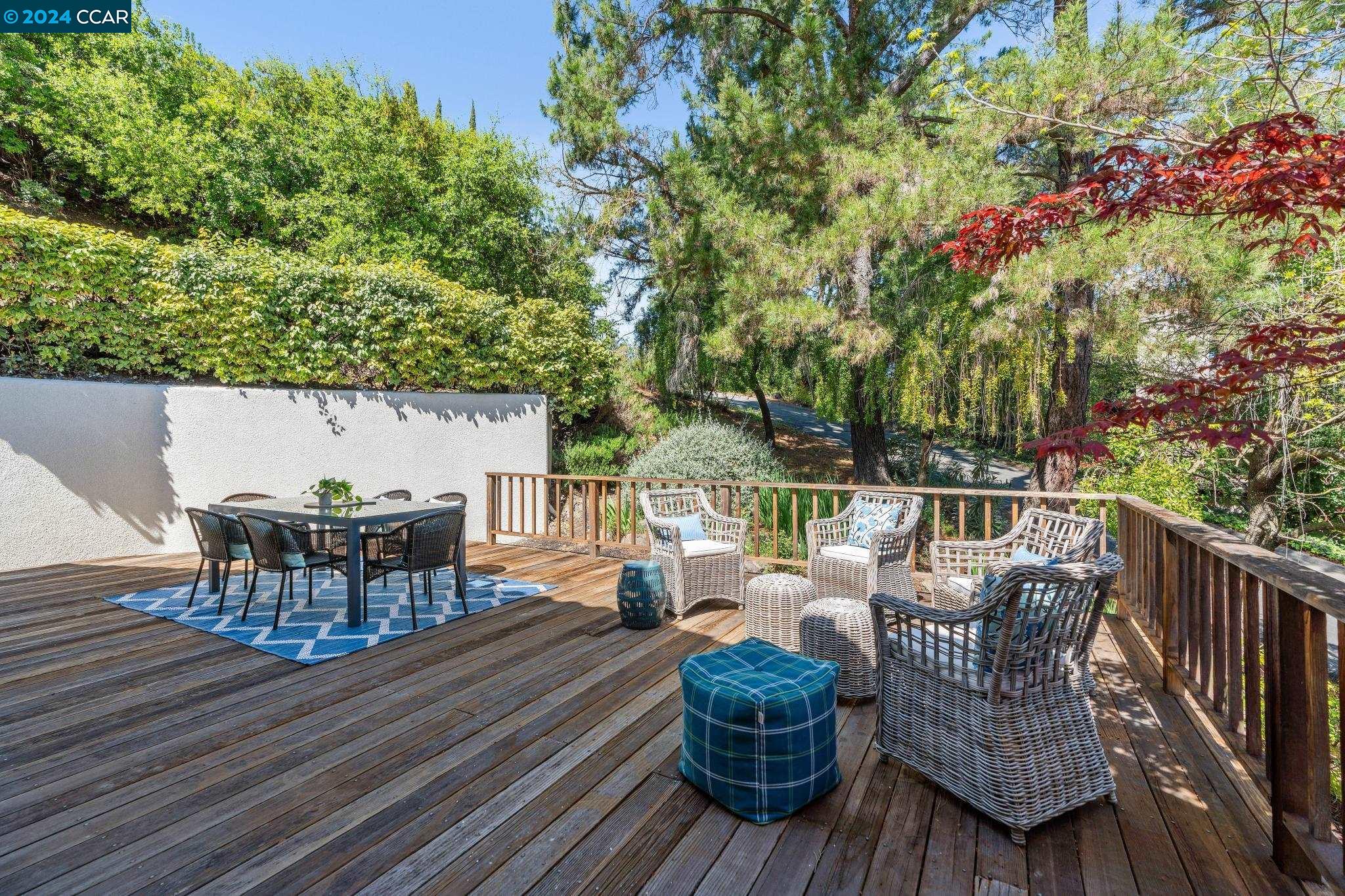 208 Valley Oaks Dr