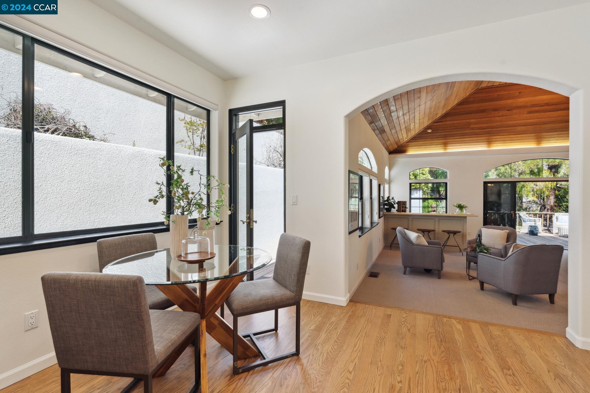 208 Valley Oaks Dr