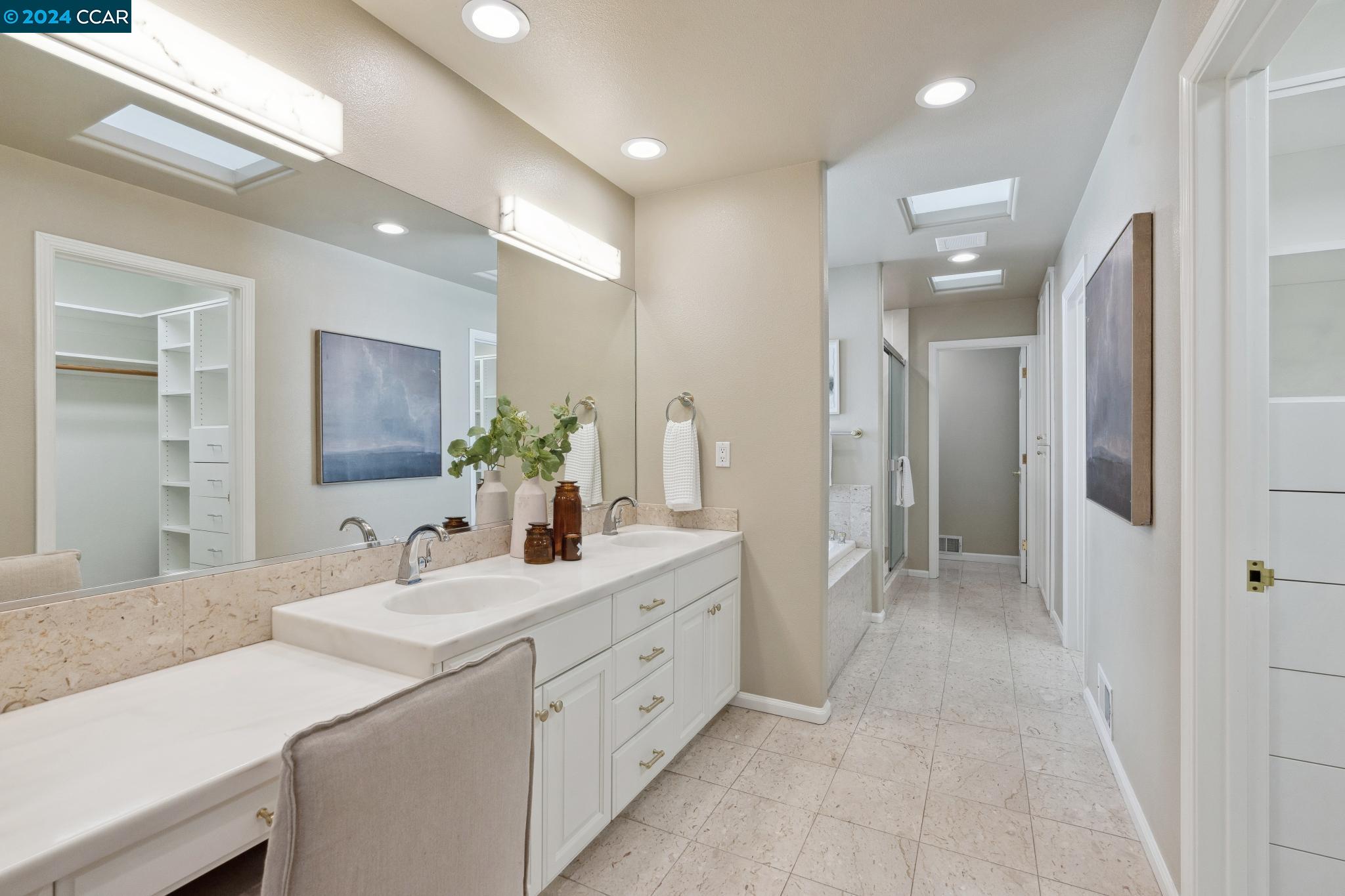 208 Valley Oaks Dr