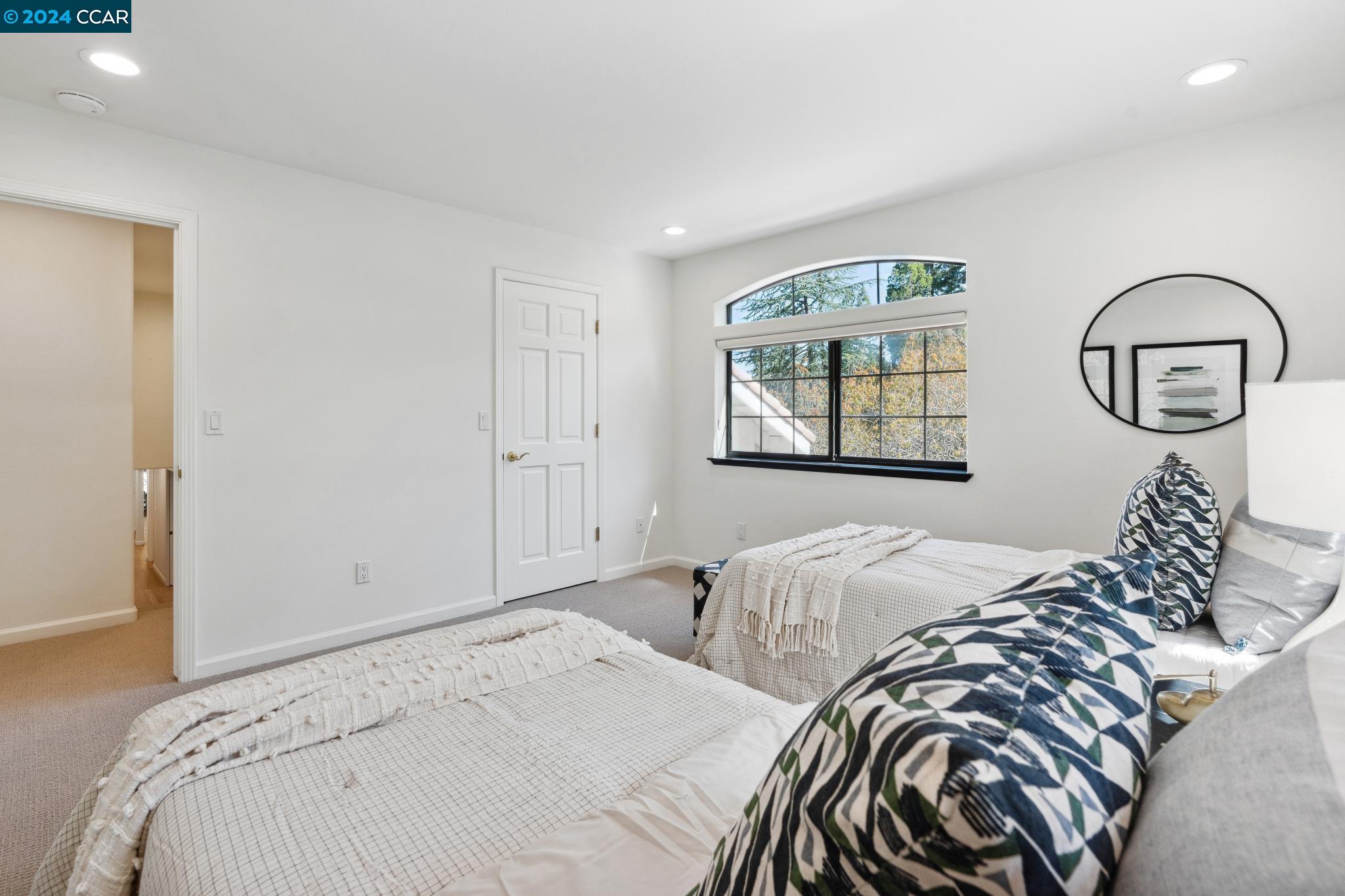 208 Valley Oaks Dr