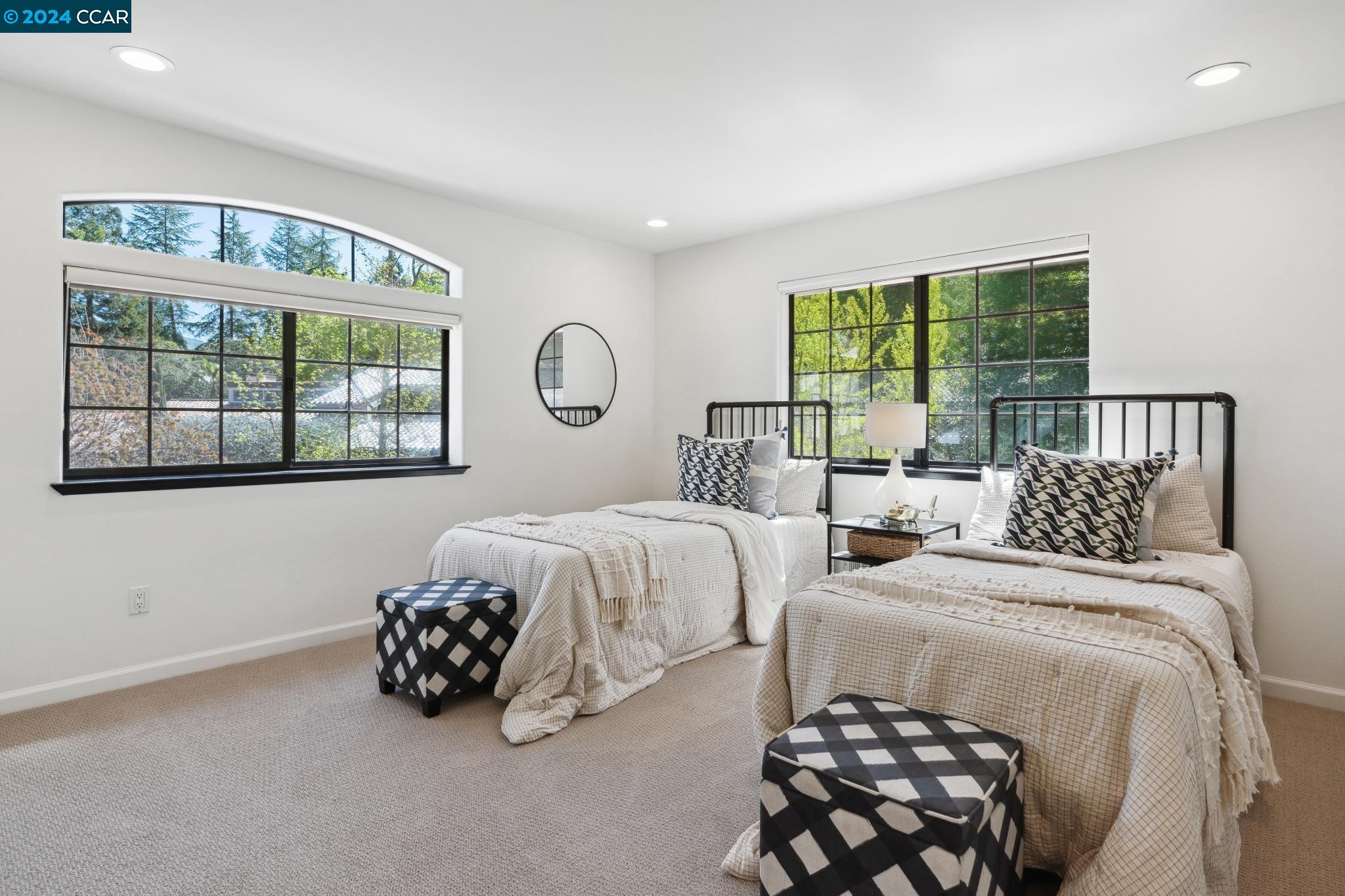208 Valley Oaks Dr
