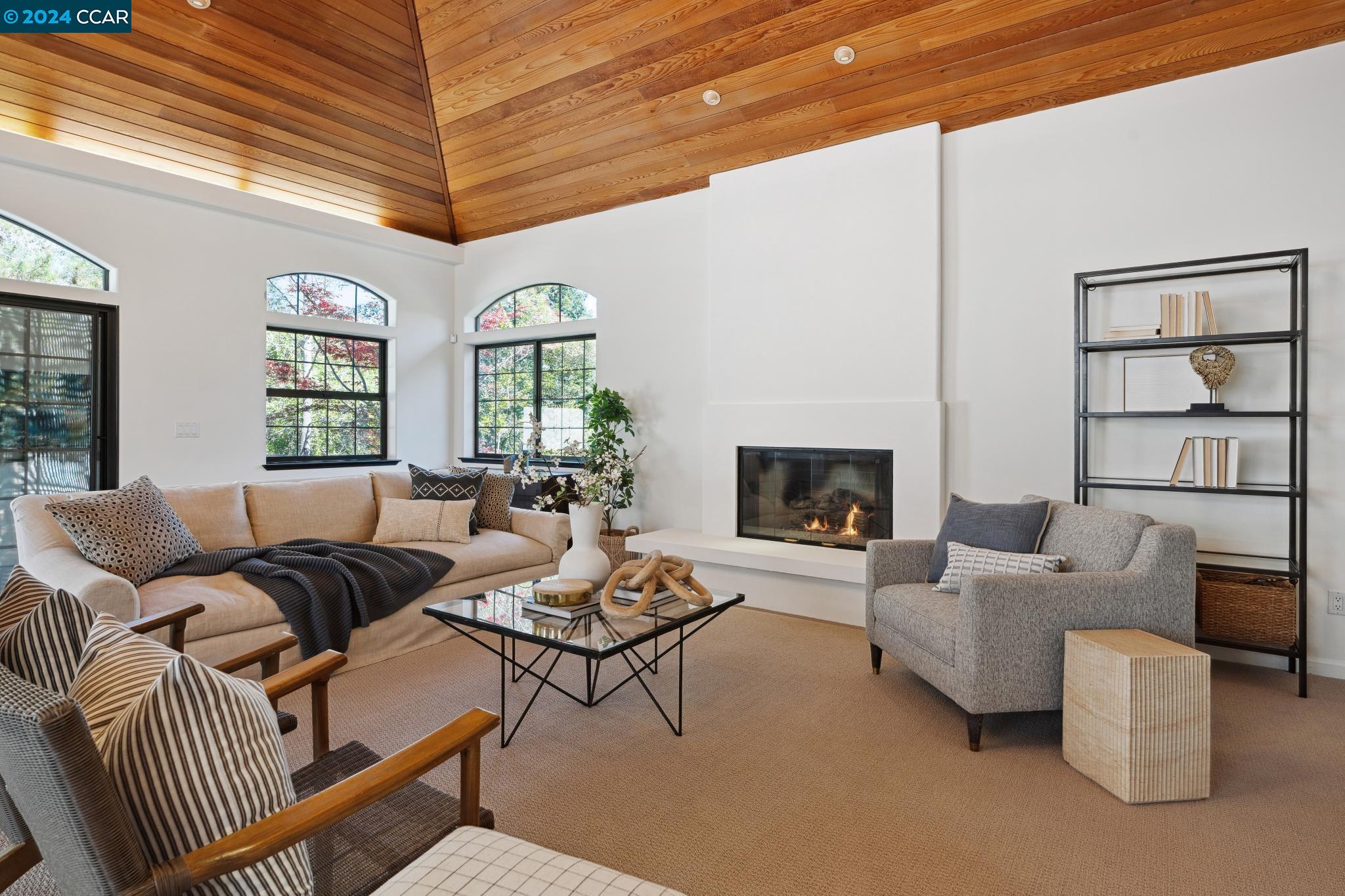 208 Valley Oaks Dr