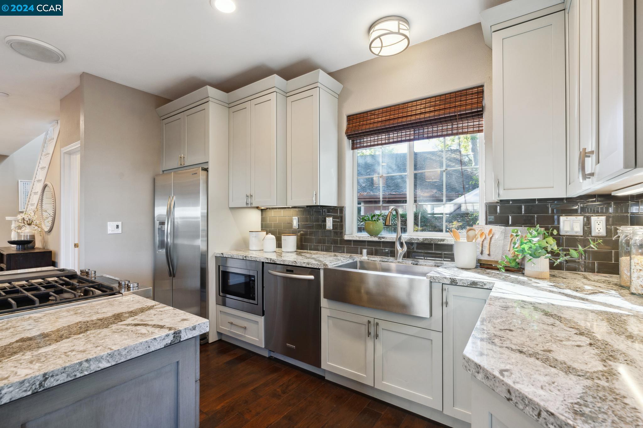 40 Laurel Ct