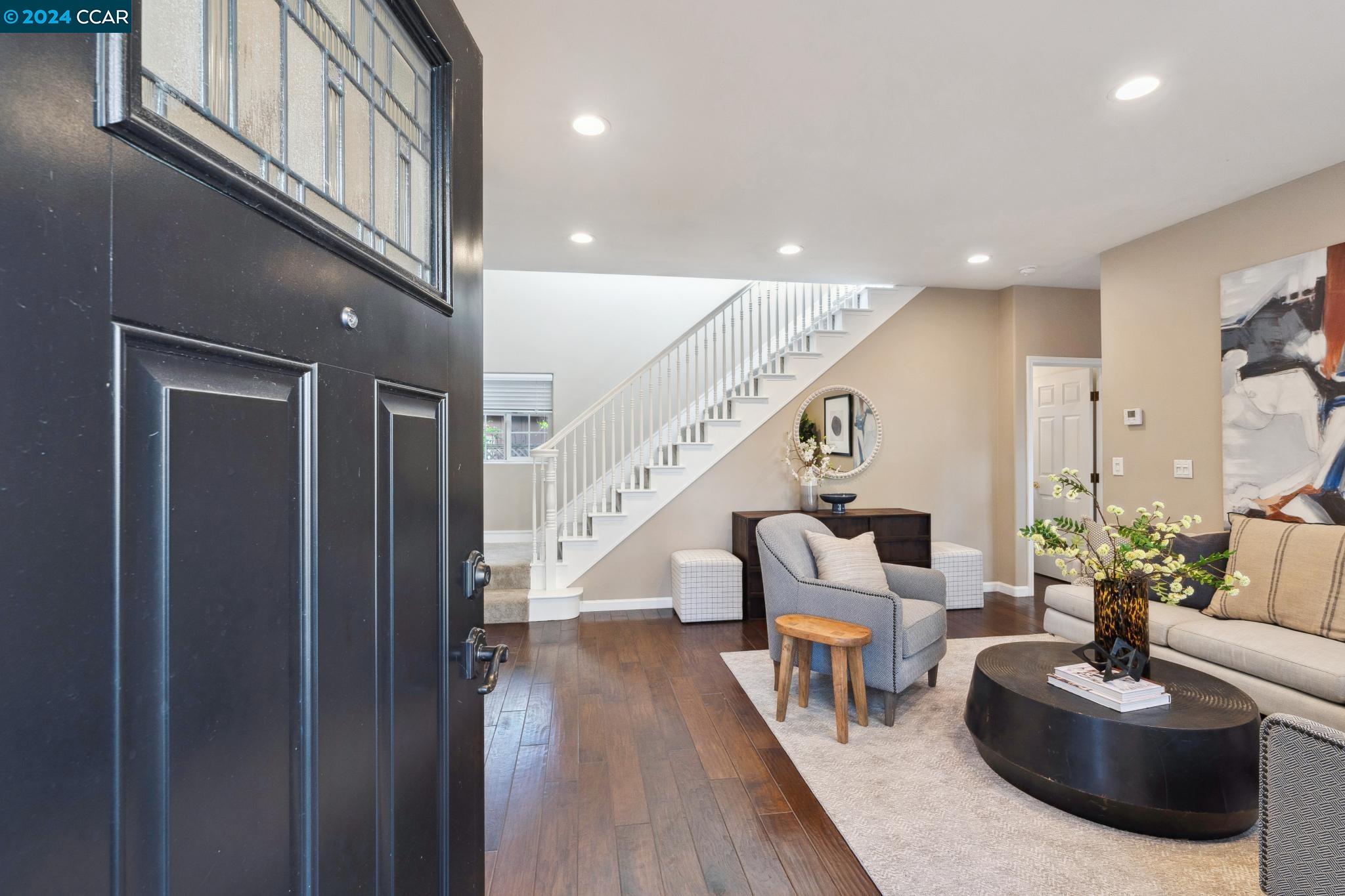 40 Laurel Ct