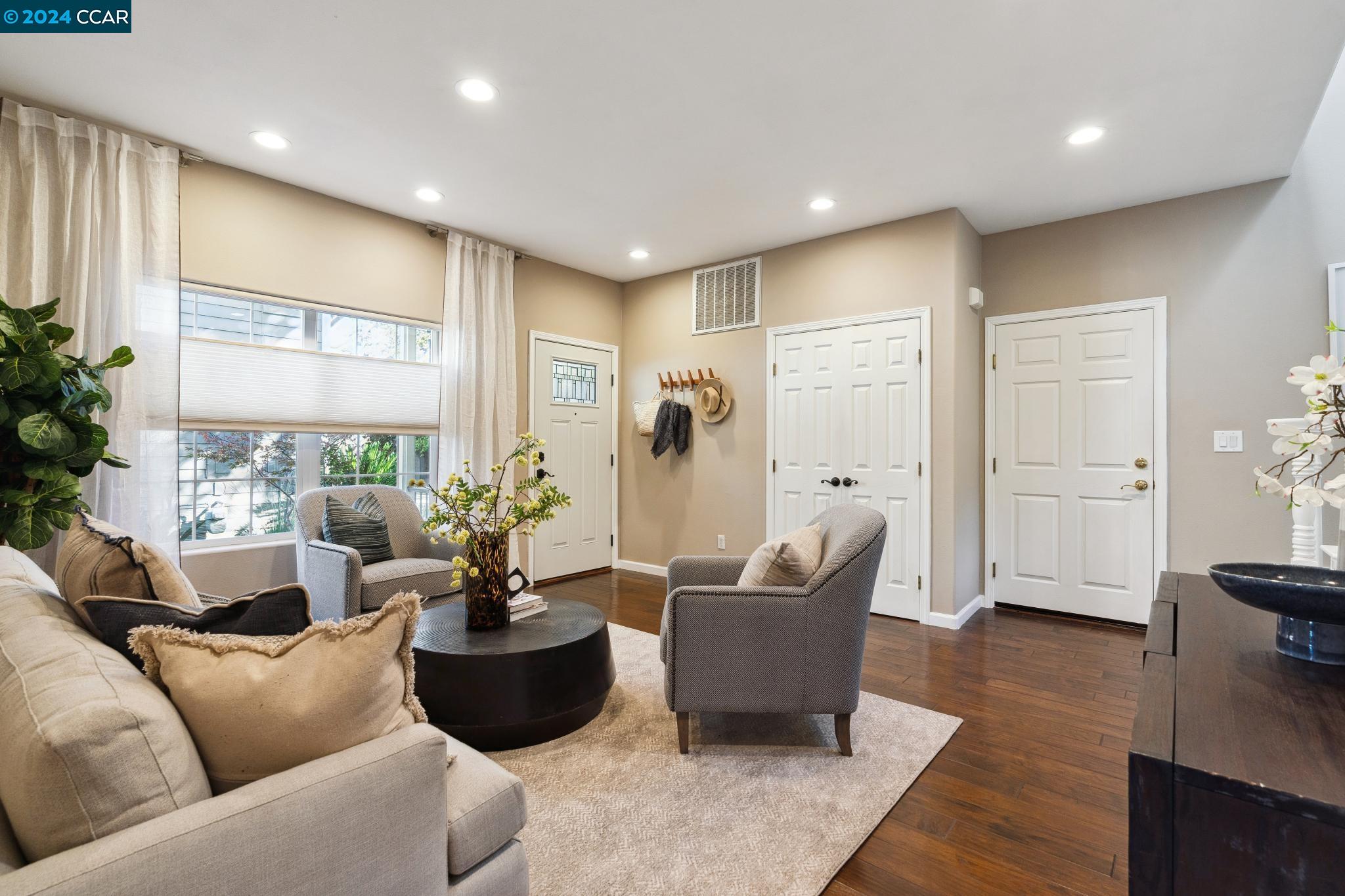 40 Laurel Ct