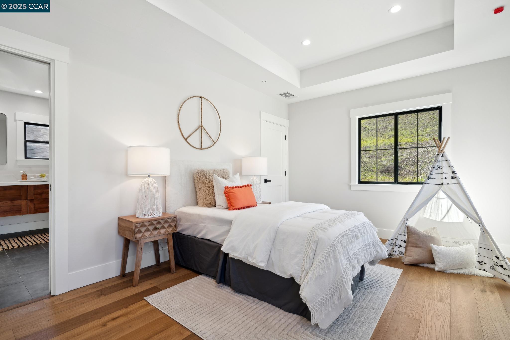 4144 Whispering Oaks Ln