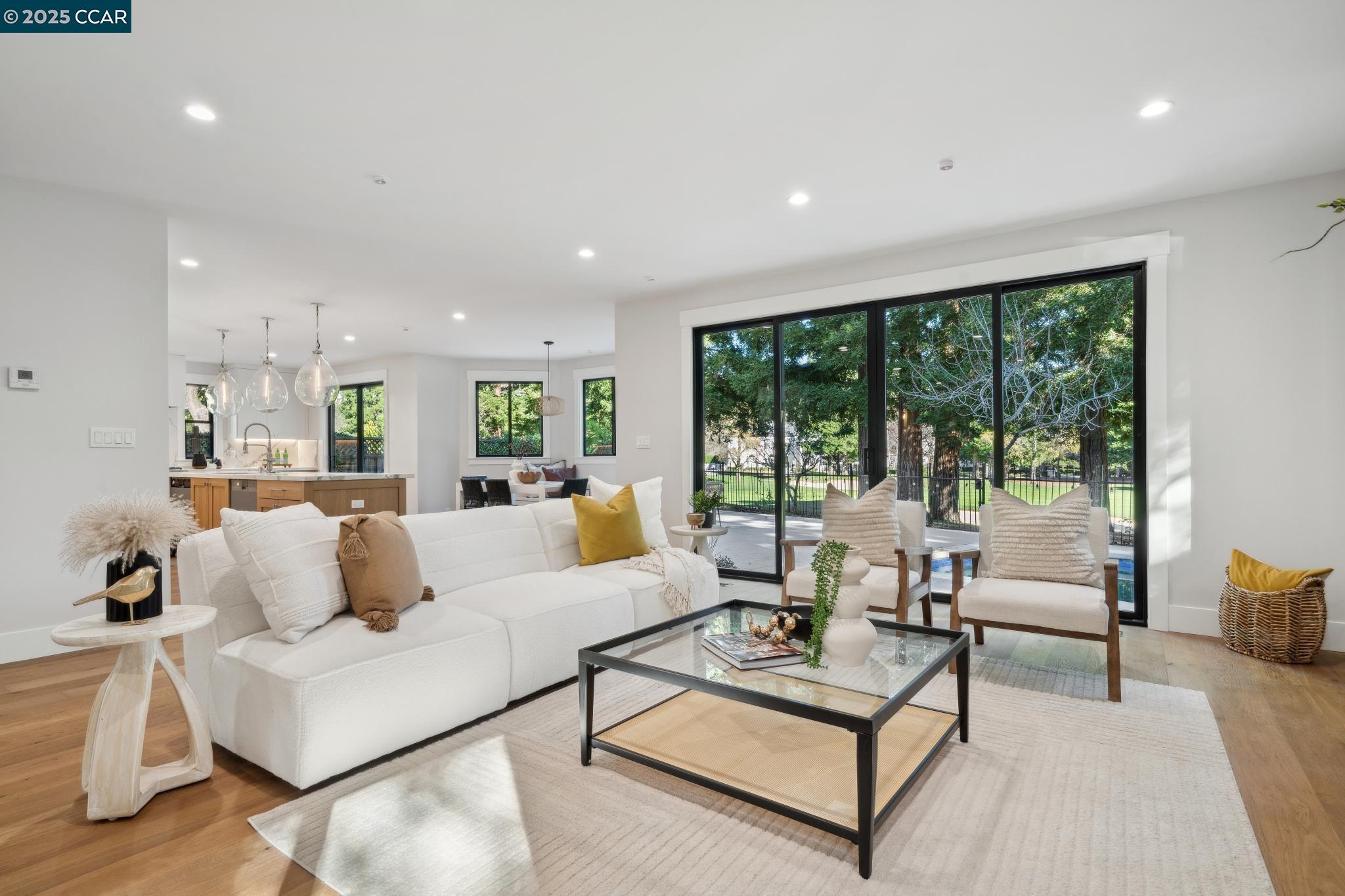 4144 Whispering Oaks Ln