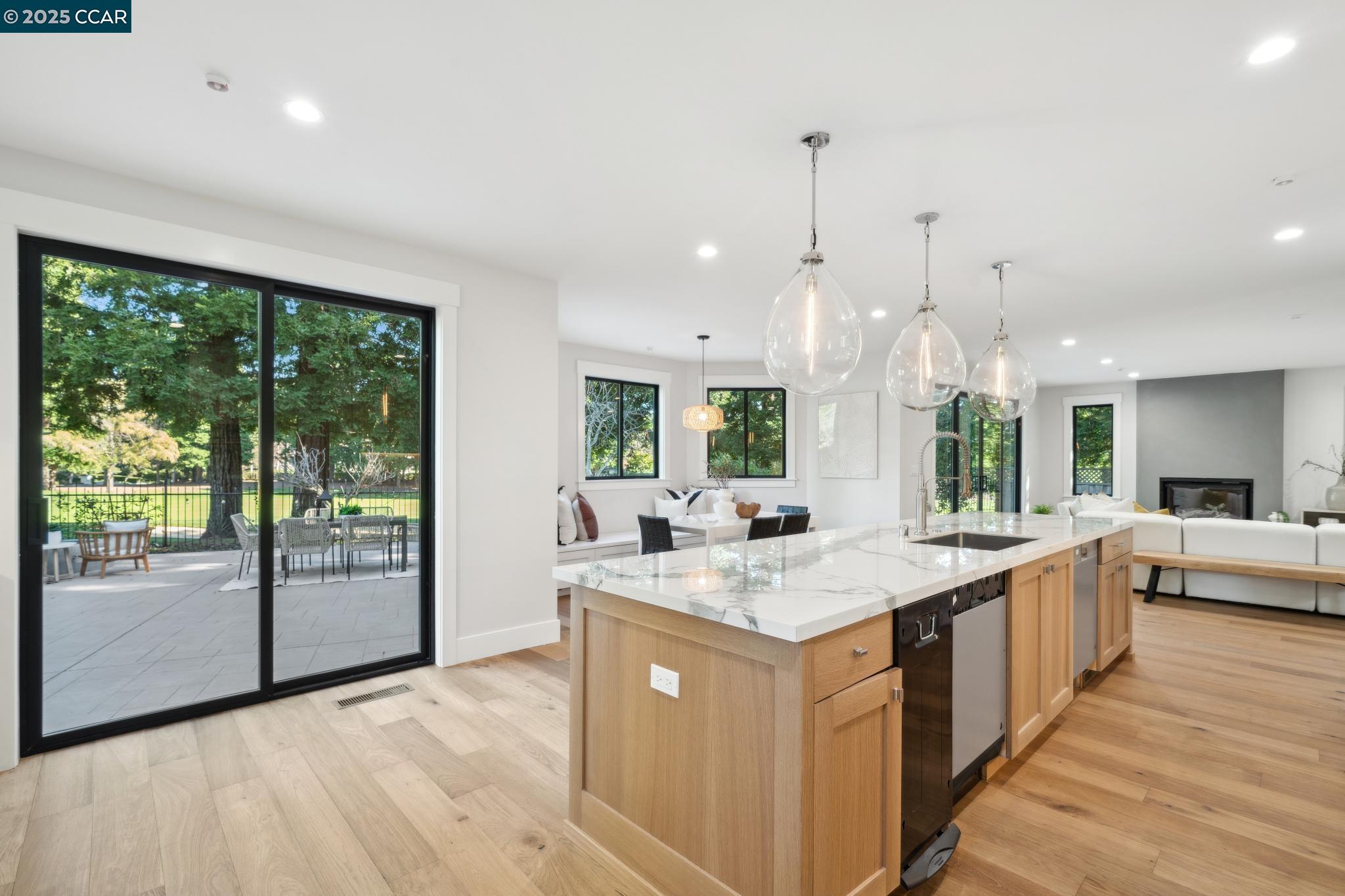 4144 Whispering Oaks Ln