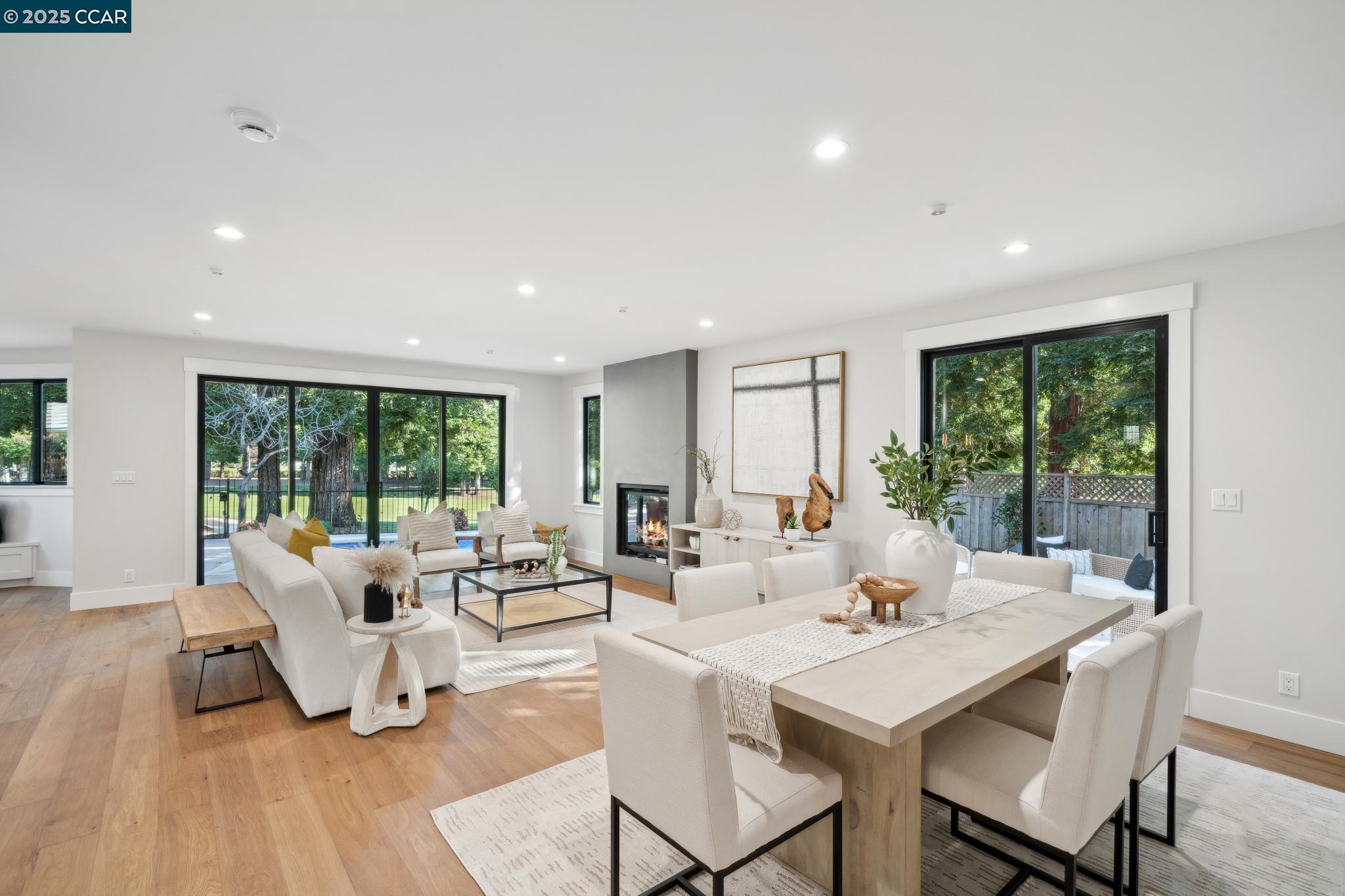 4144 Whispering Oaks Ln