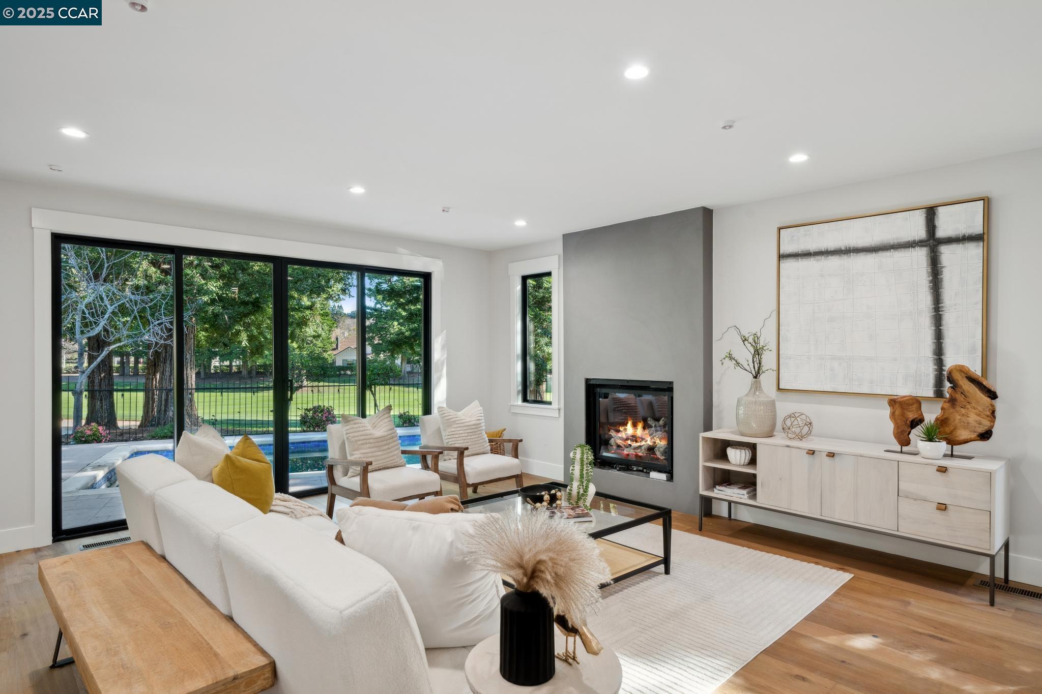 4144 Whispering Oaks Ln