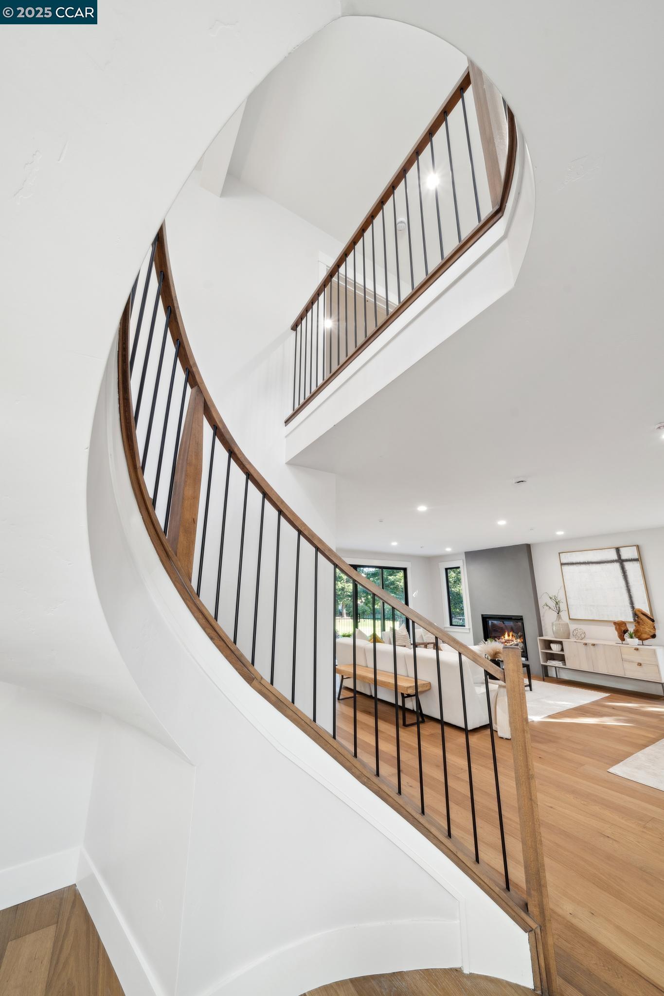 4144 Whispering Oaks Ln