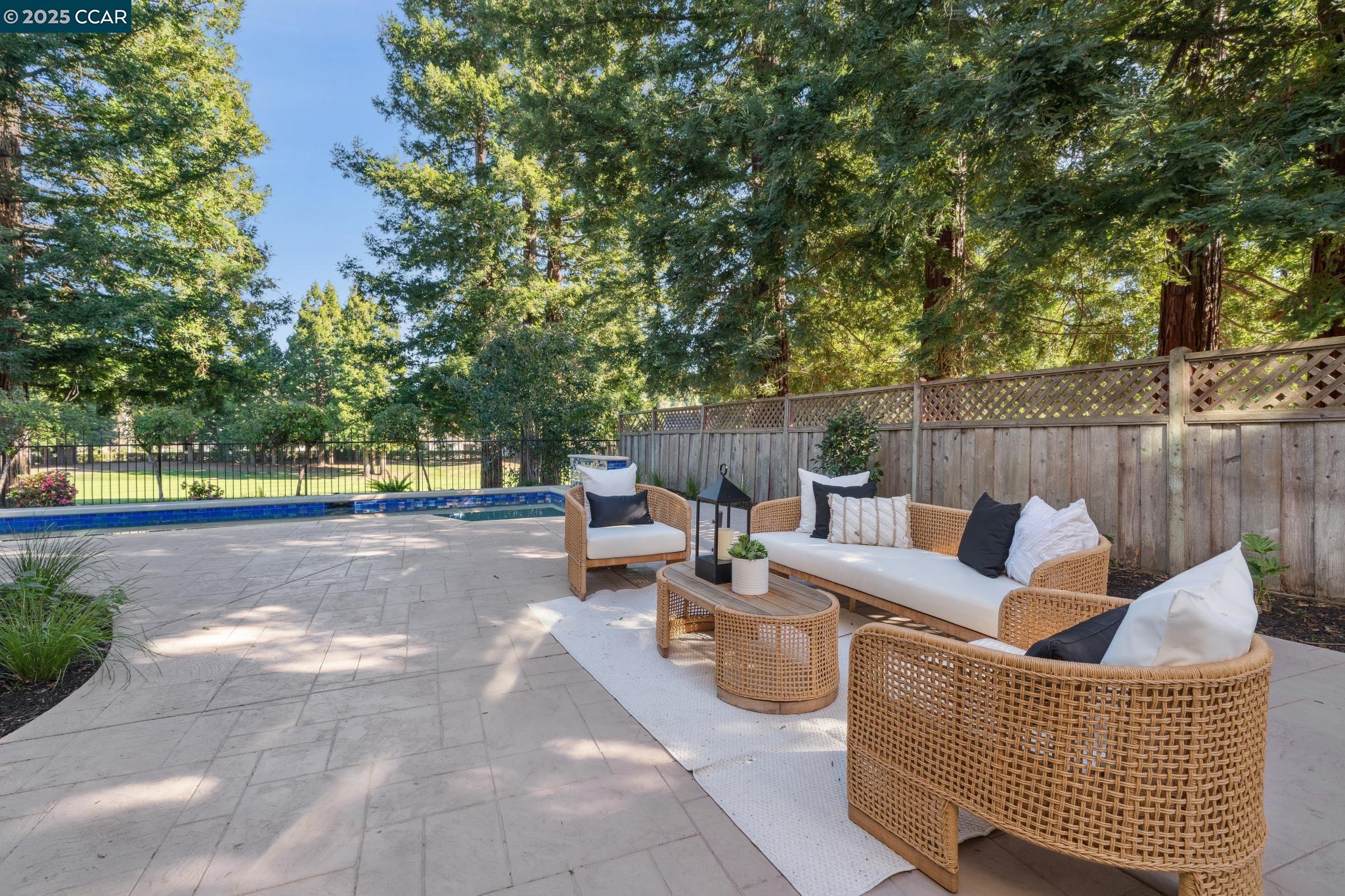 4144 Whispering Oaks Ln