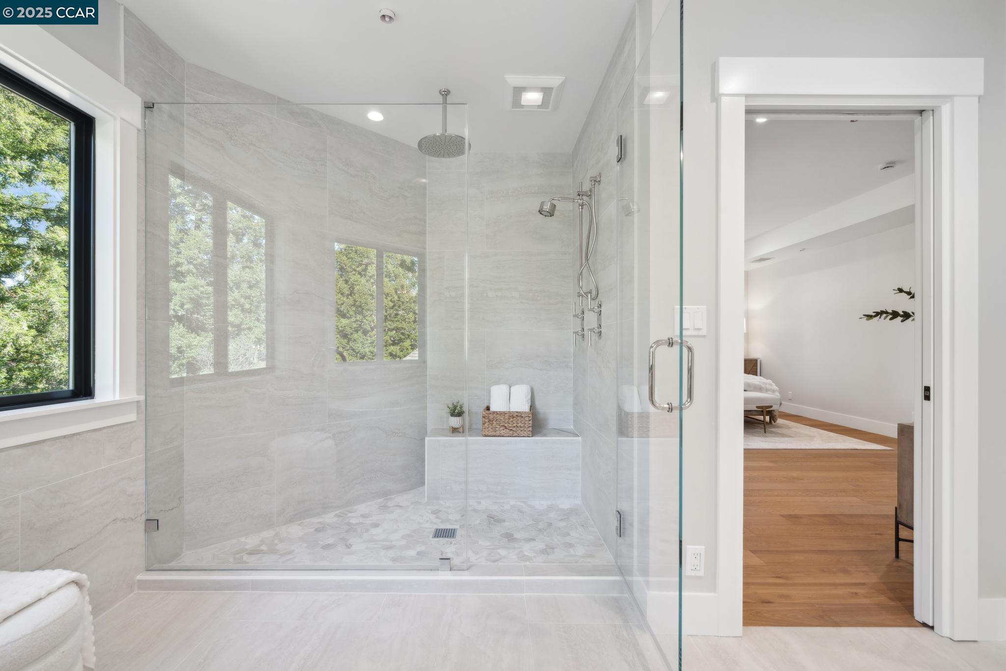 4144 Whispering Oaks Ln