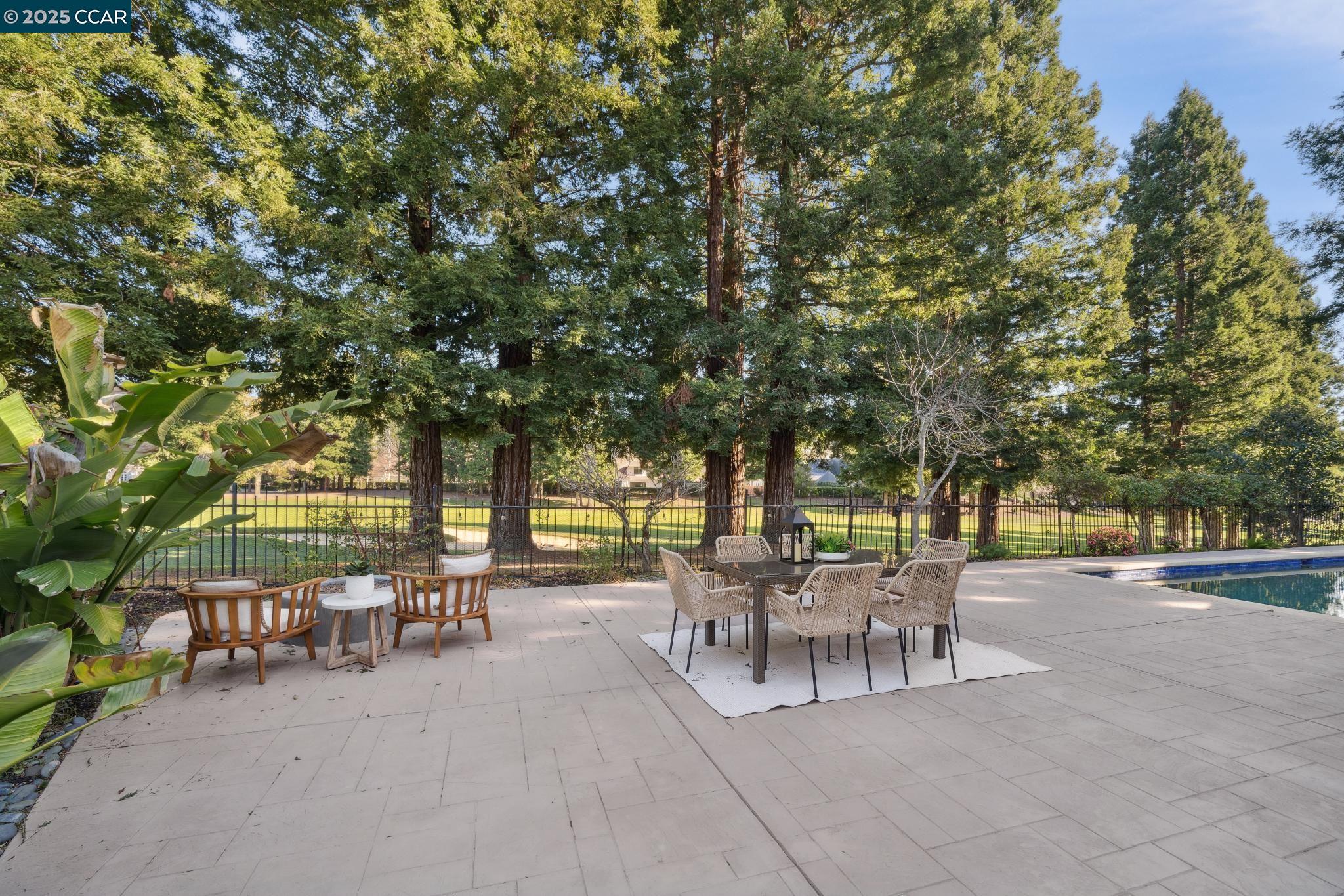 4144 Whispering Oaks Ln