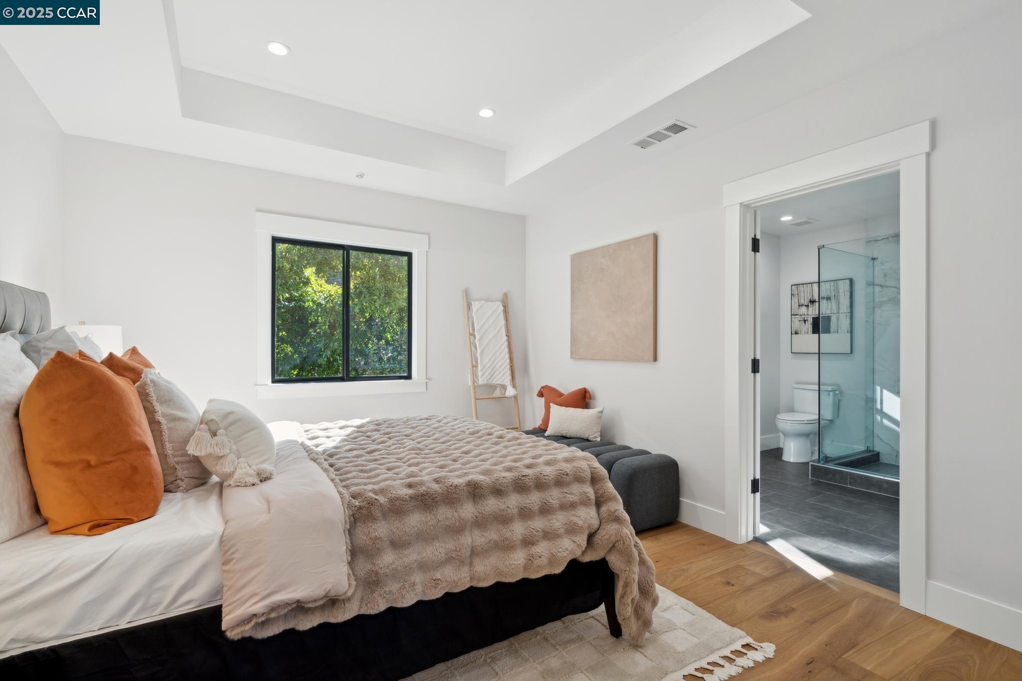 4144 Whispering Oaks Ln