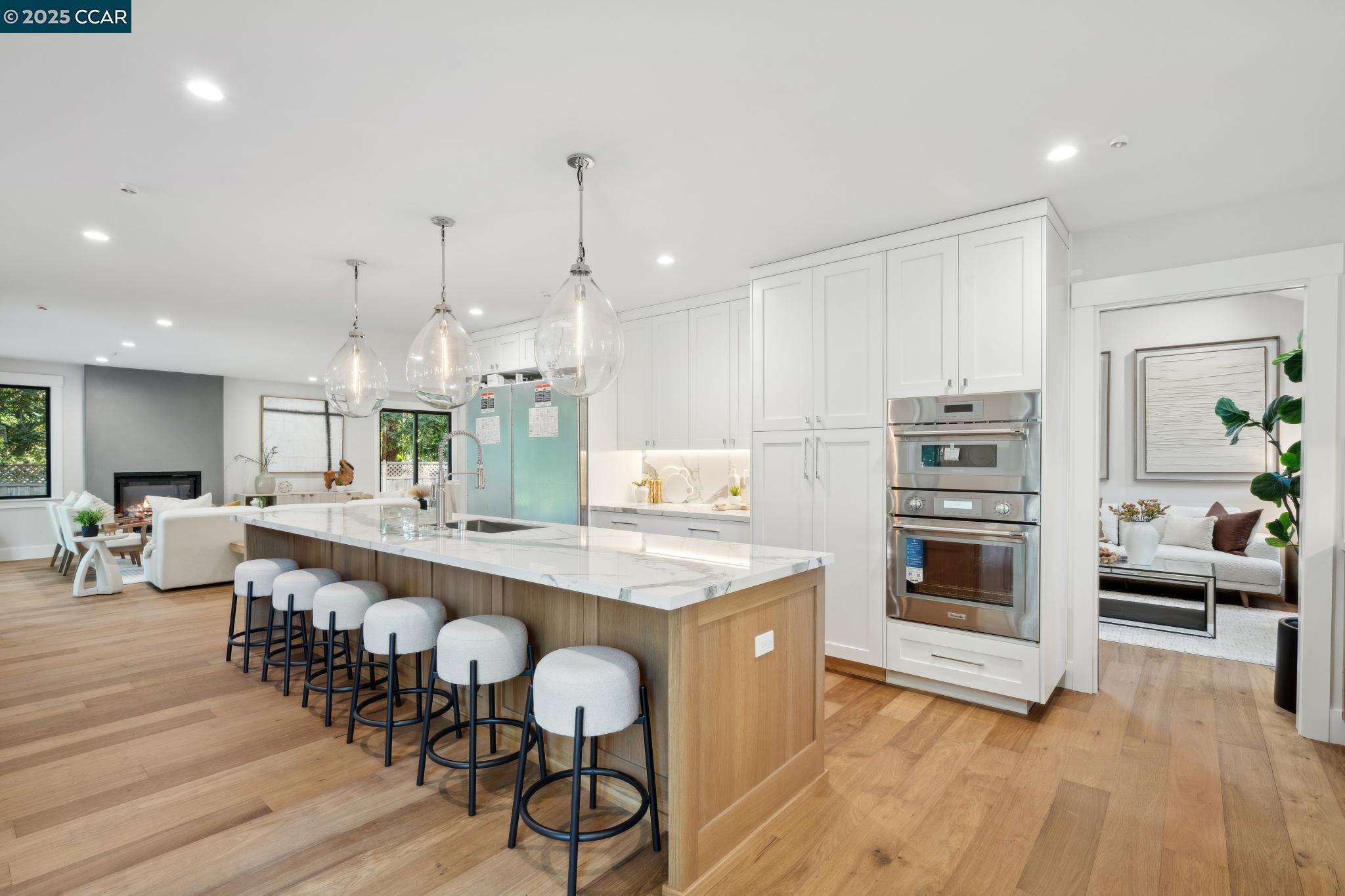 4144 Whispering Oaks Ln