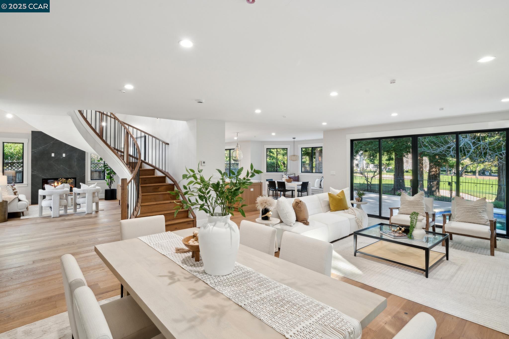 4144 Whispering Oaks Ln