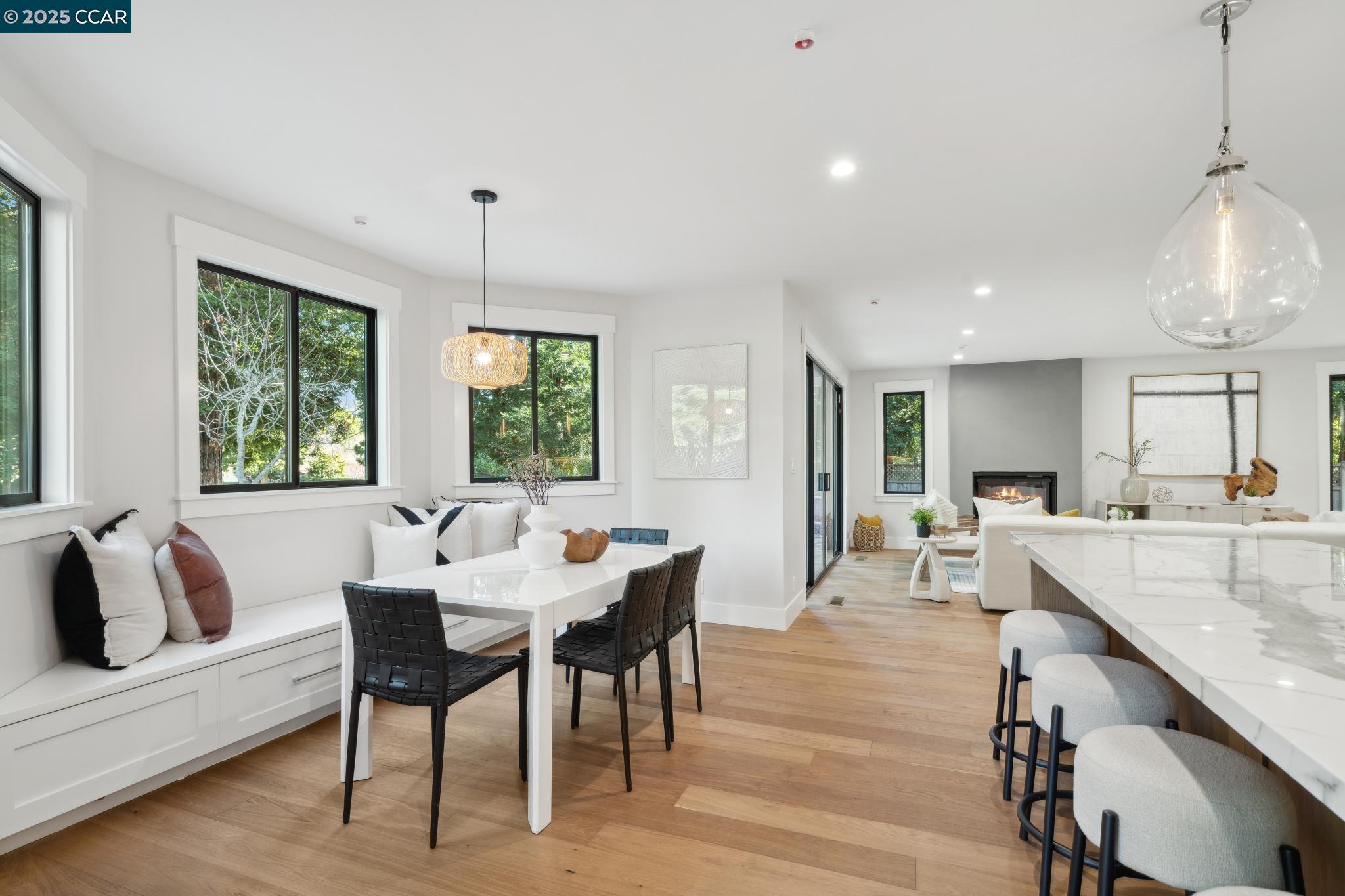 4144 Whispering Oaks Ln