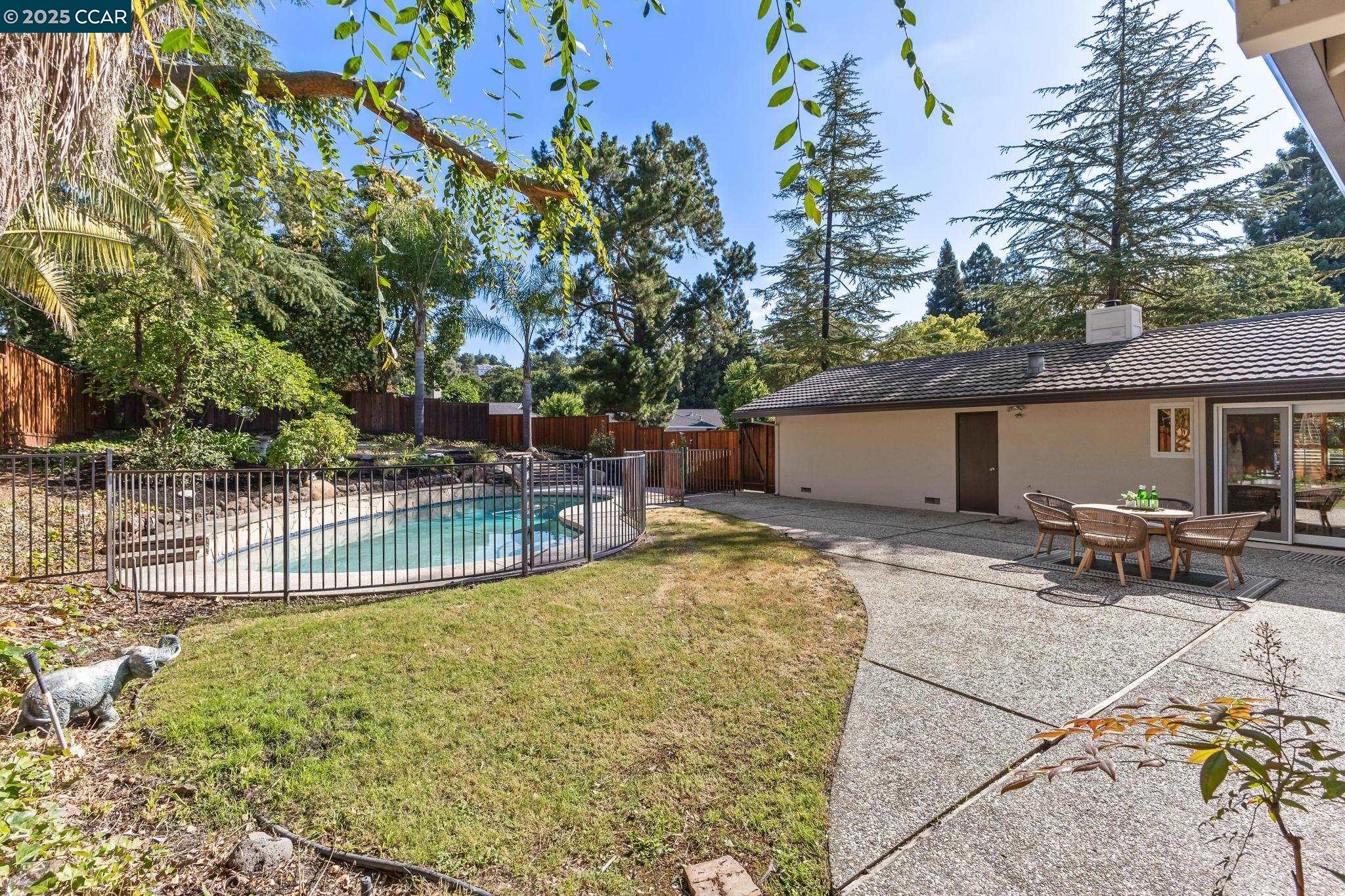 645 Dolphin Dr