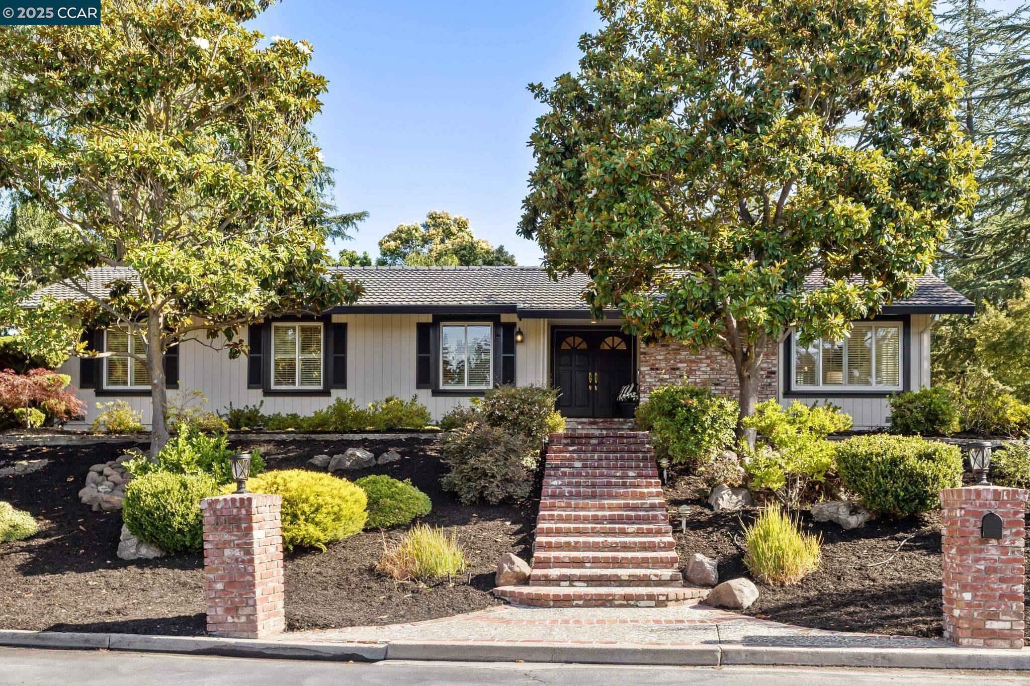 645 Dolphin Dr