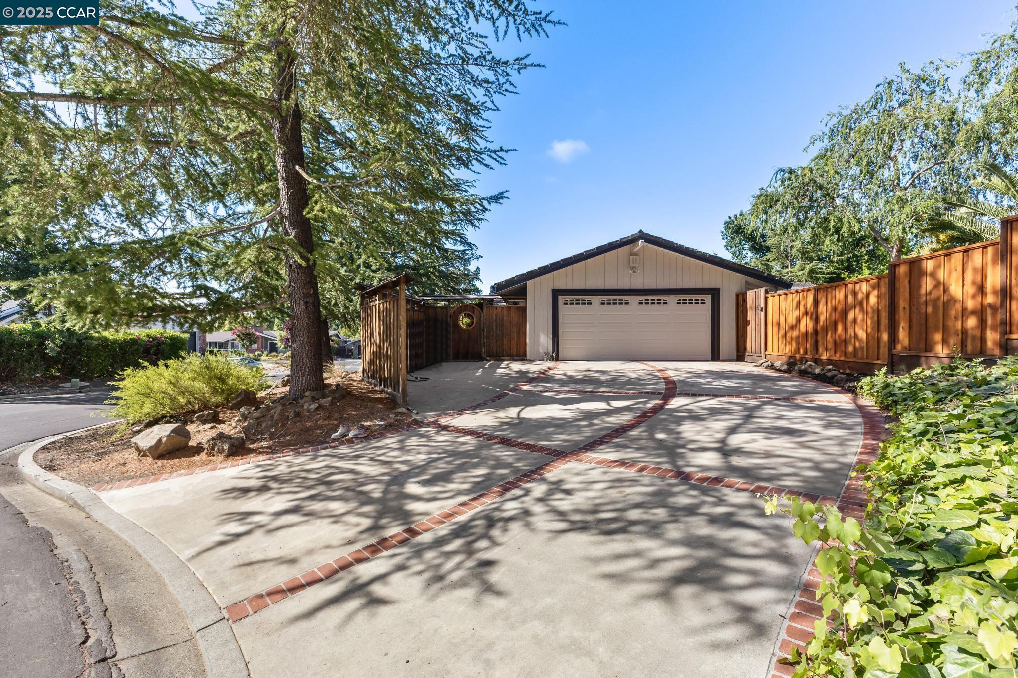 645 Dolphin Dr