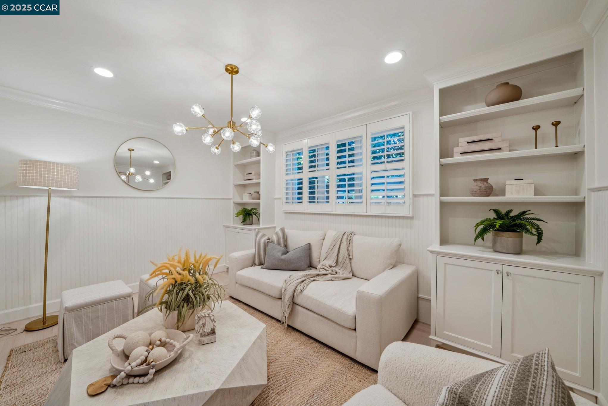 1102 Carolyn Ave