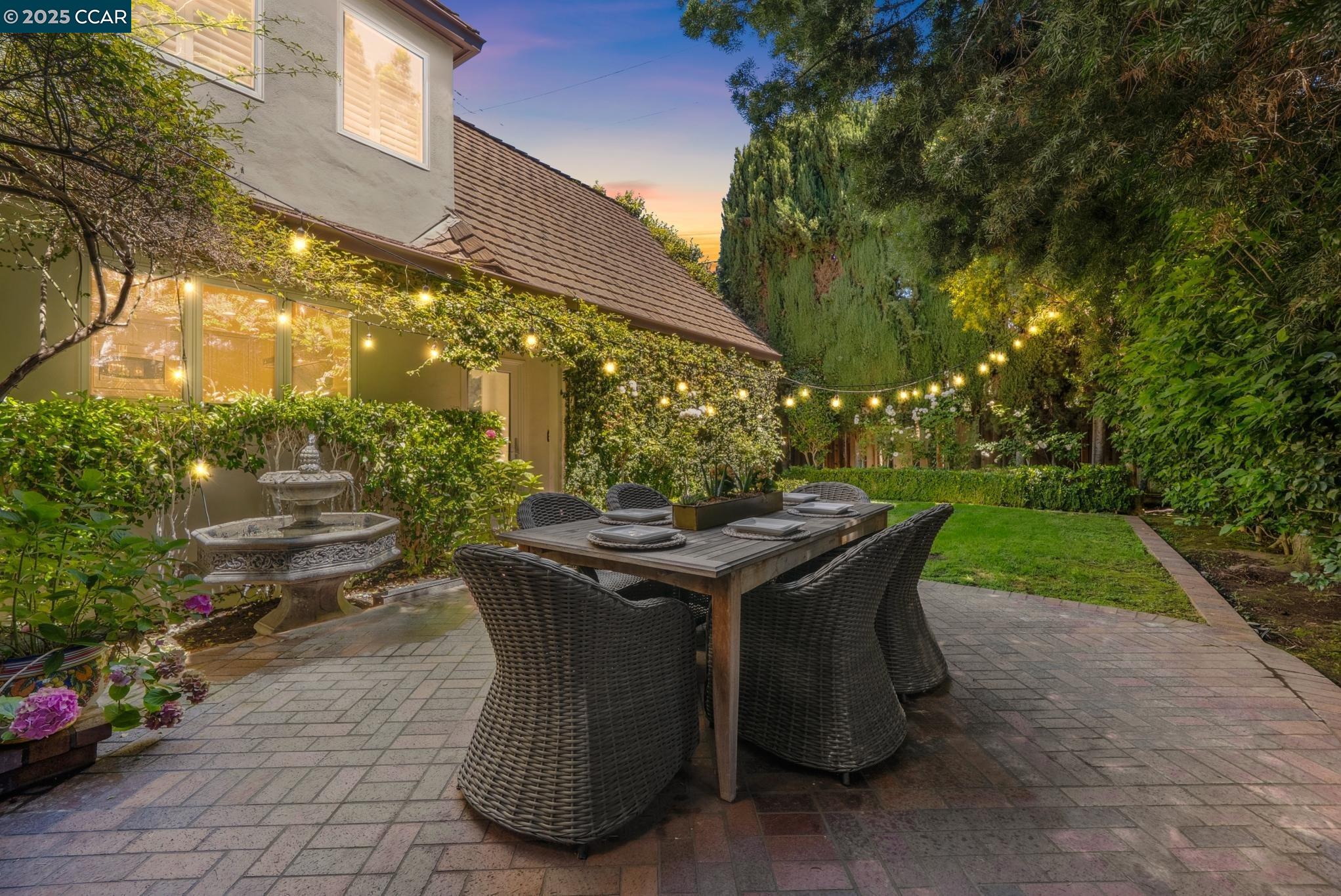 1102 Carolyn Ave