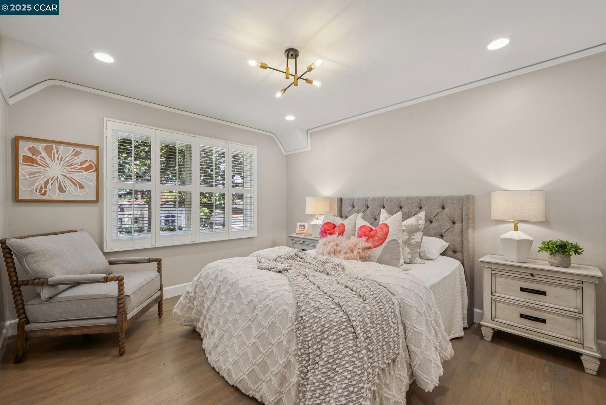 1102 Carolyn Ave