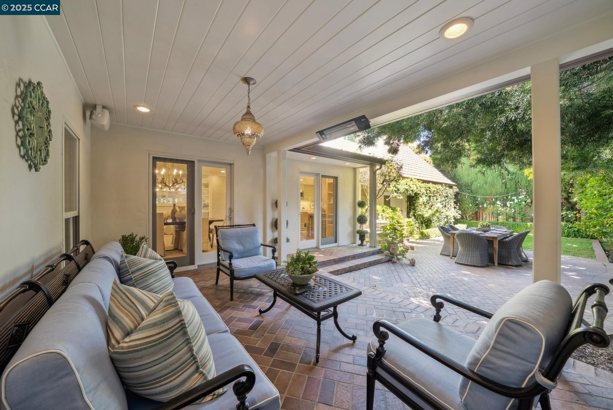 1102 Carolyn Ave