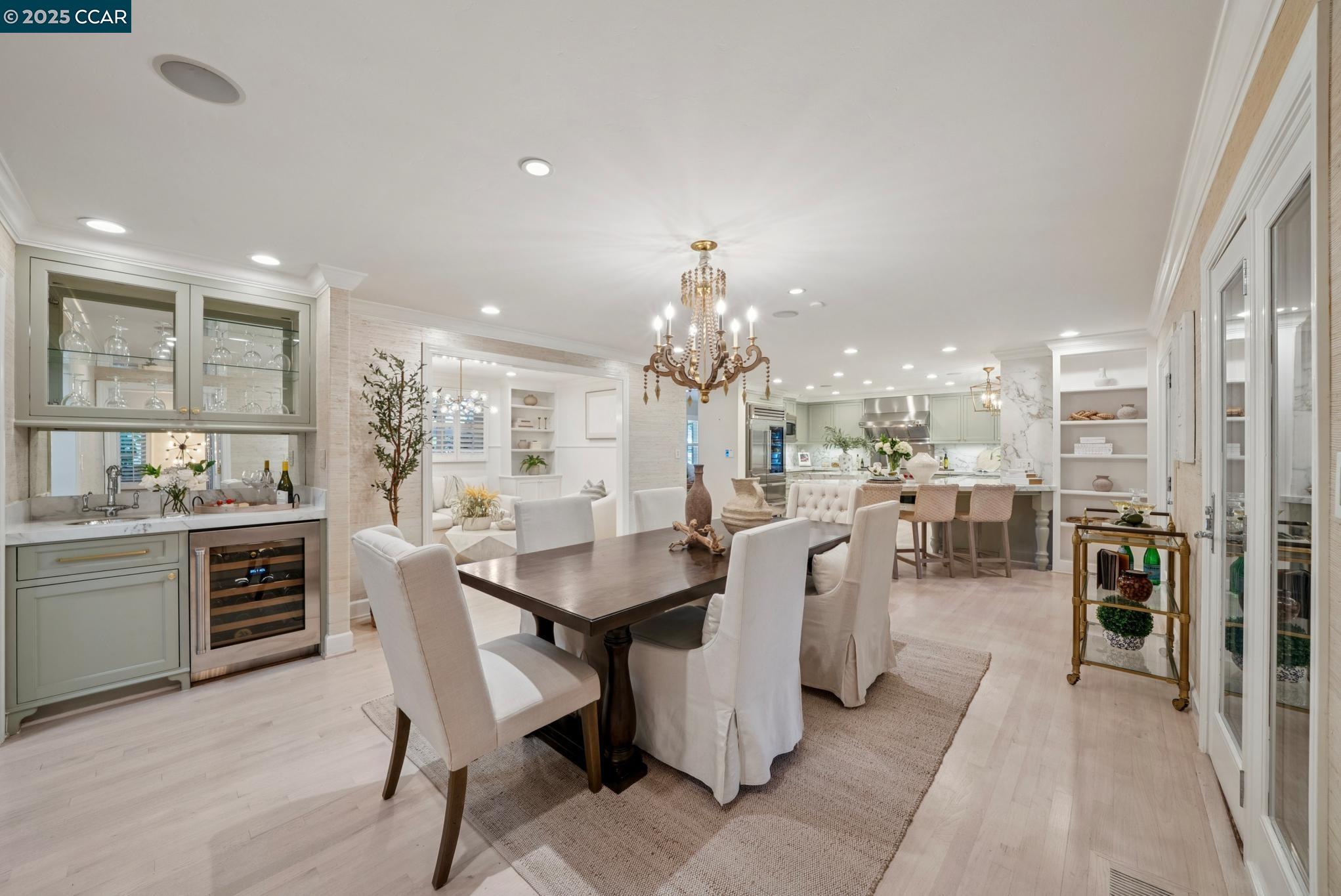 1102 Carolyn Ave