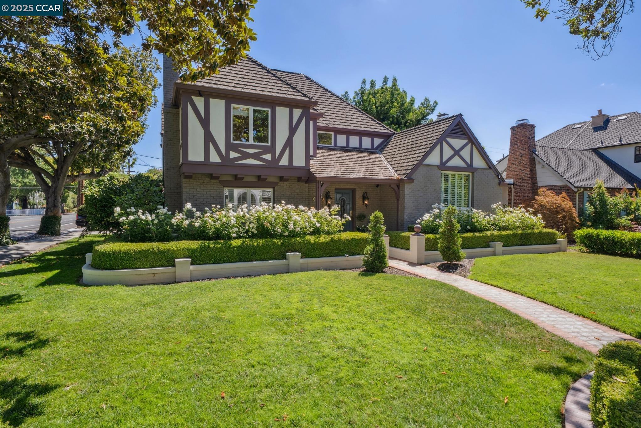 1102 Carolyn Ave