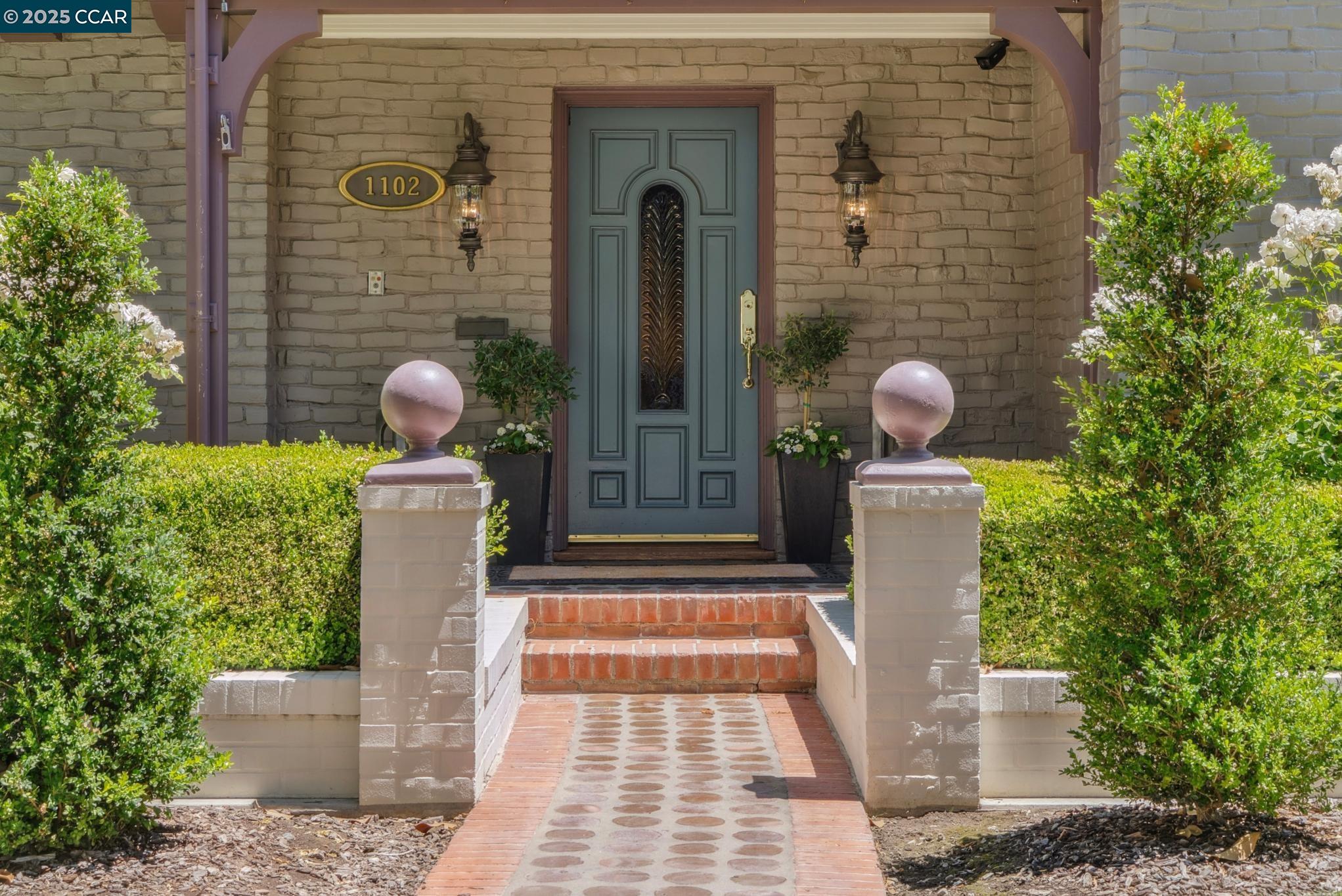 1102 Carolyn Ave