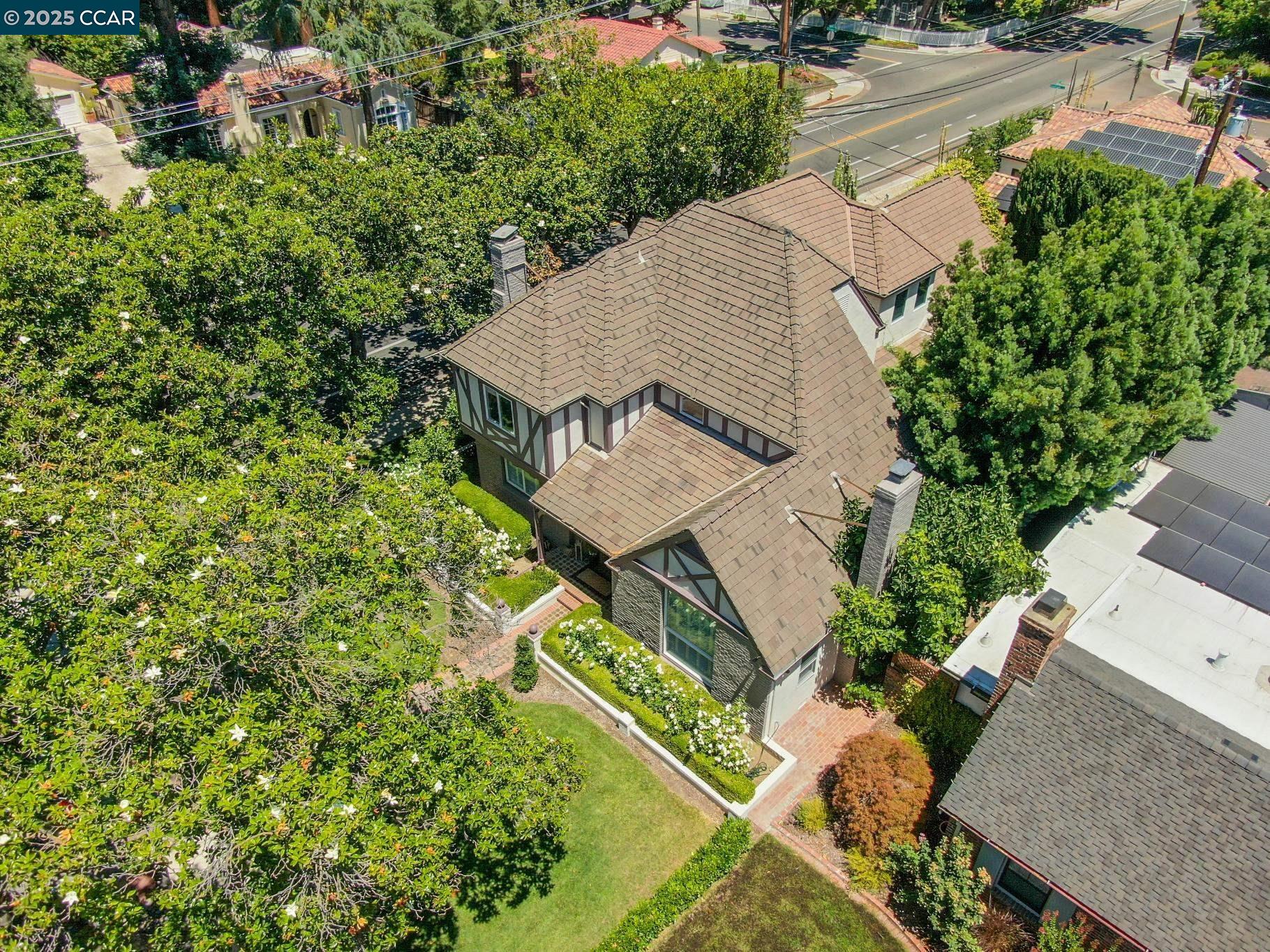 1102 Carolyn Ave