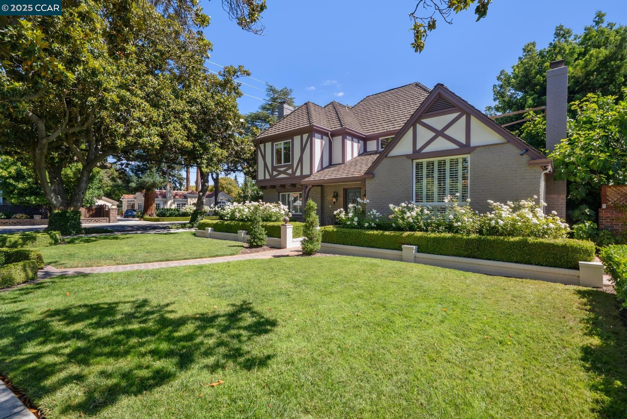 1102 Carolyn Ave