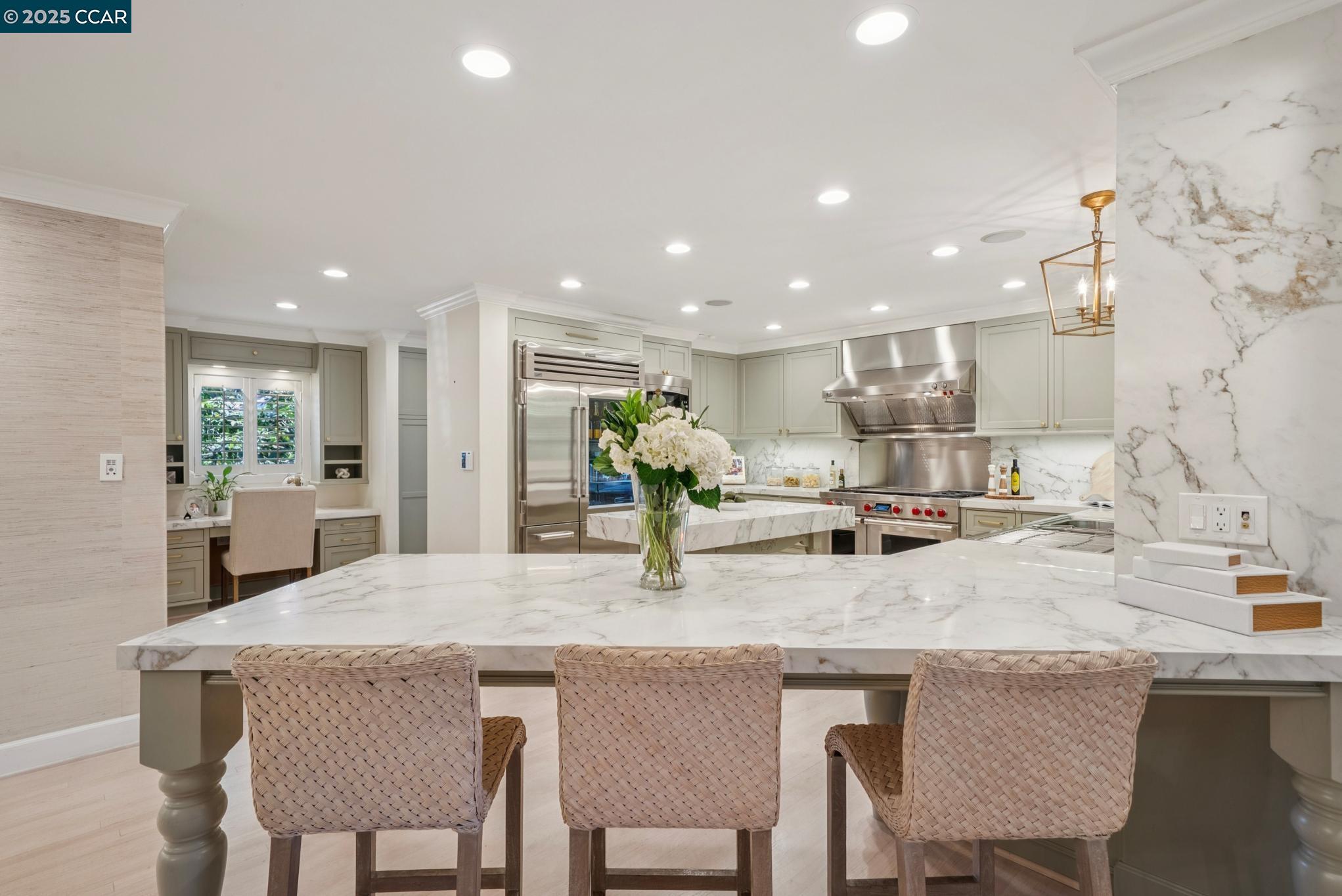 1102 Carolyn Ave