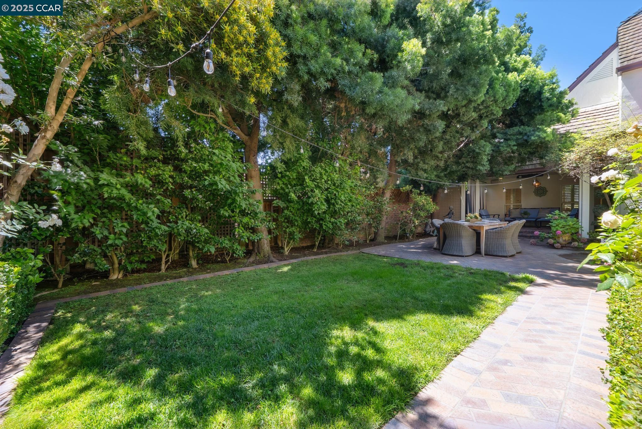 1102 Carolyn Ave