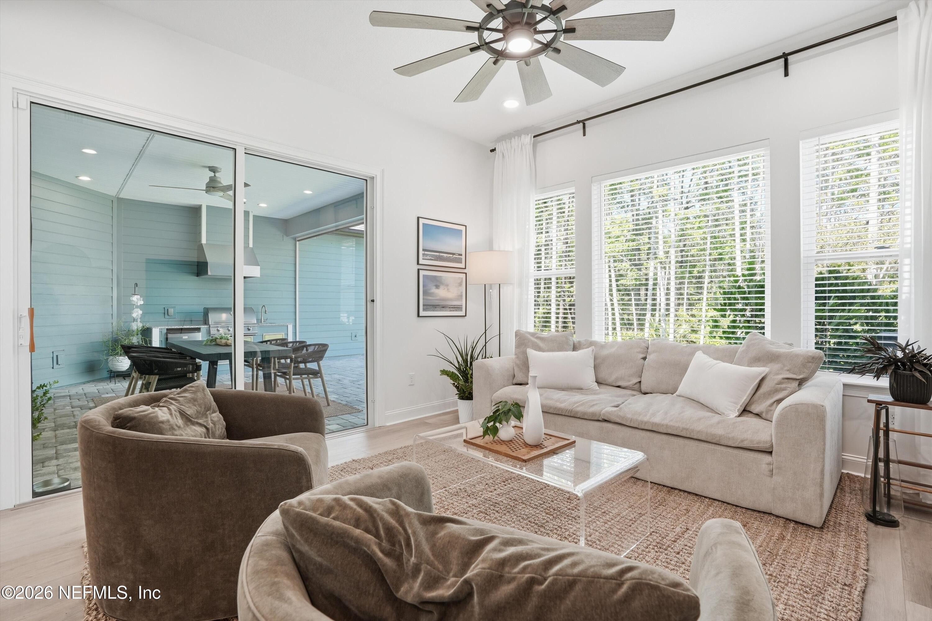 658 PALM CREST Drive