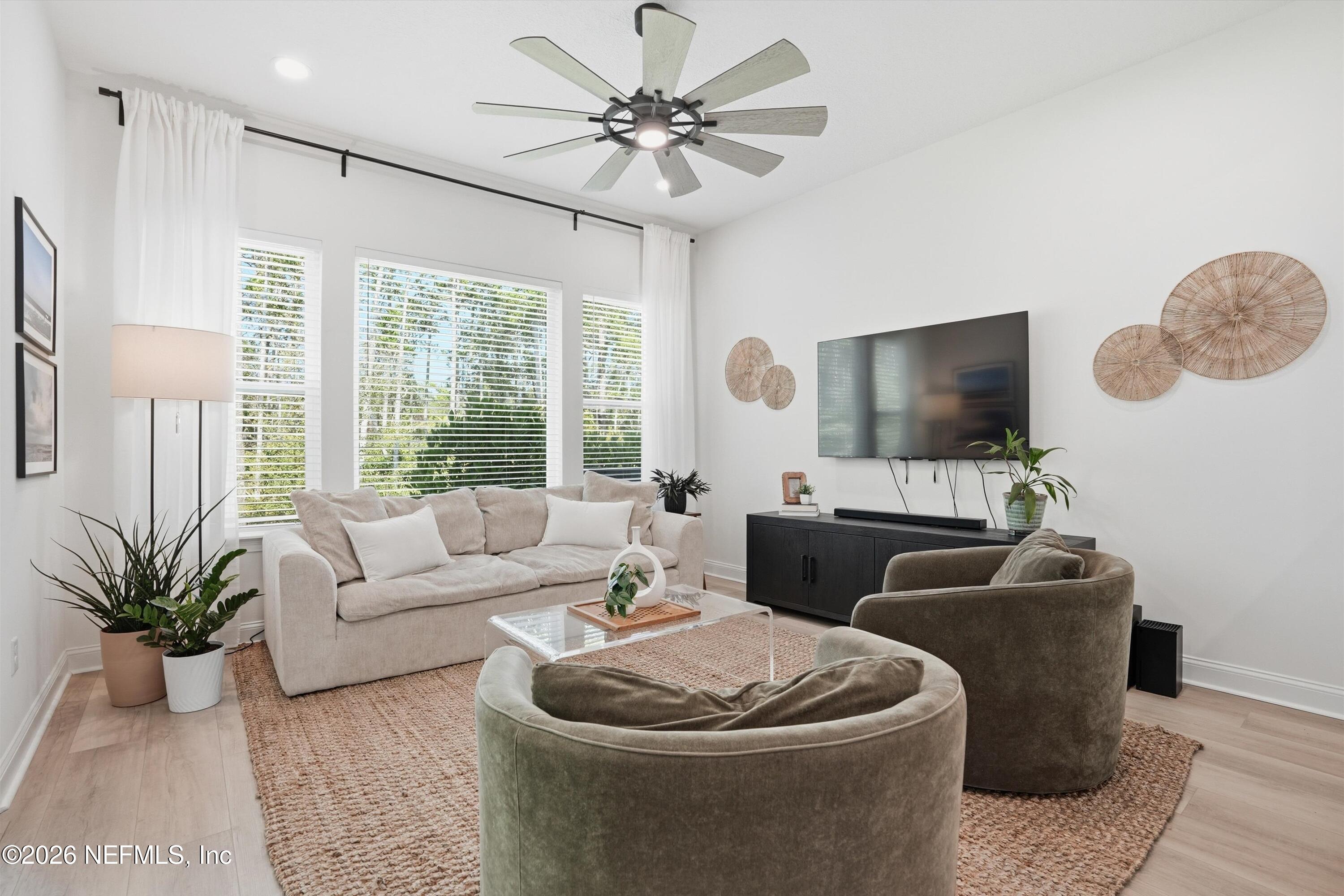 658 PALM CREST Drive