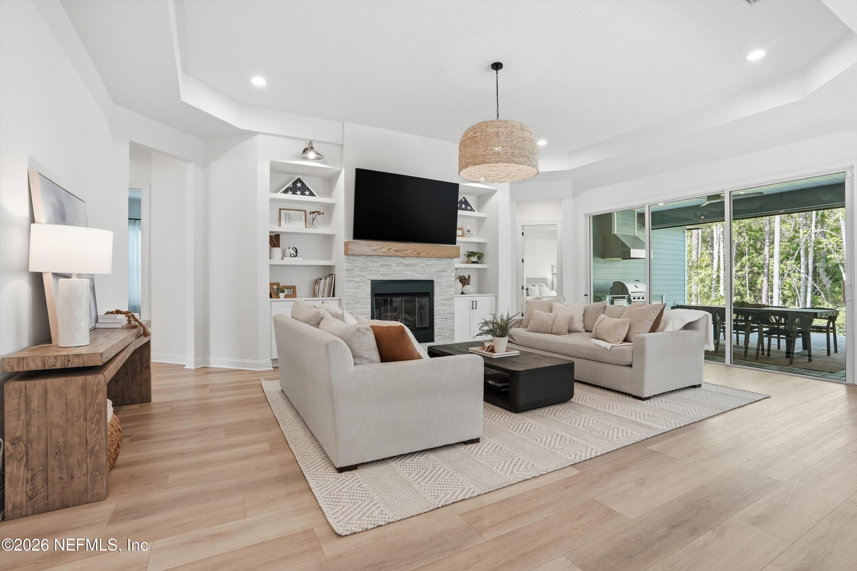 658 PALM CREST Drive