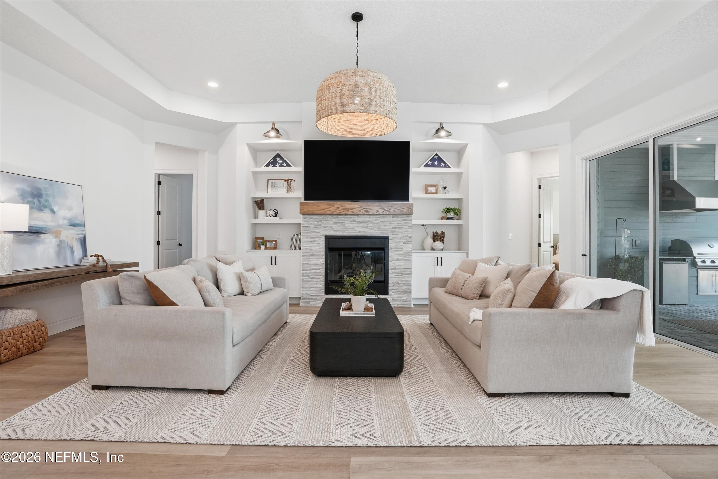 658 PALM CREST Drive