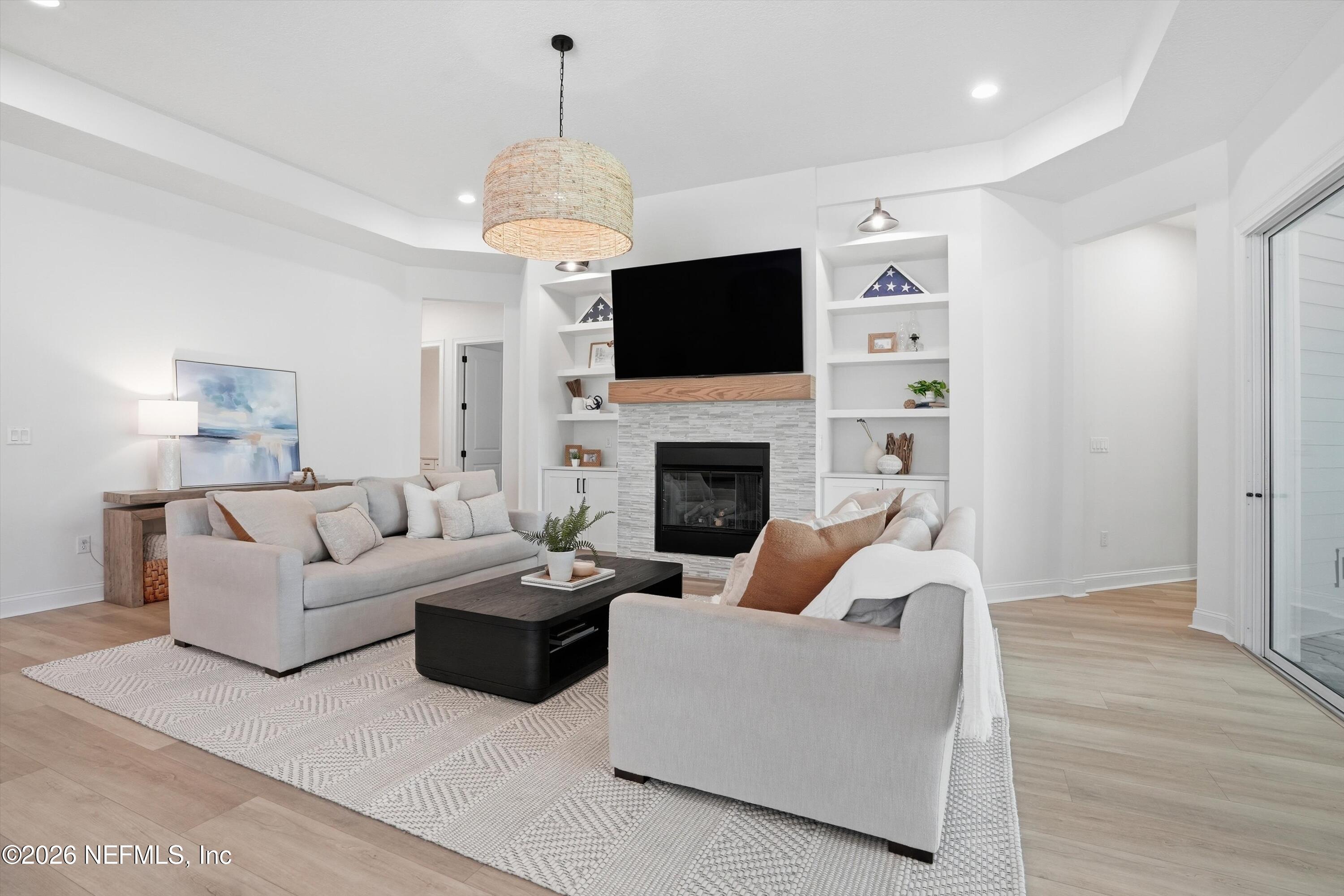 658 PALM CREST Drive