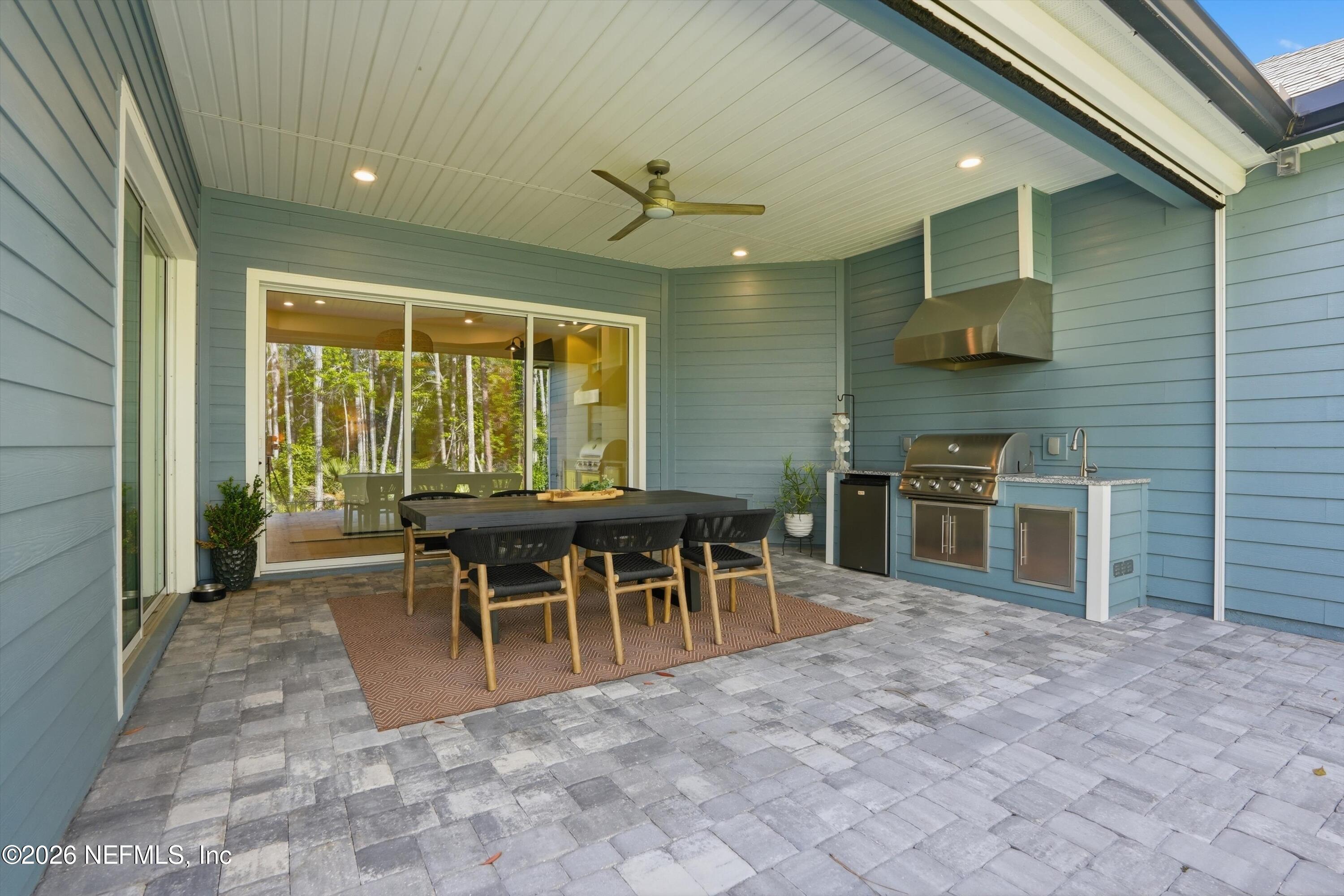 658 PALM CREST Drive