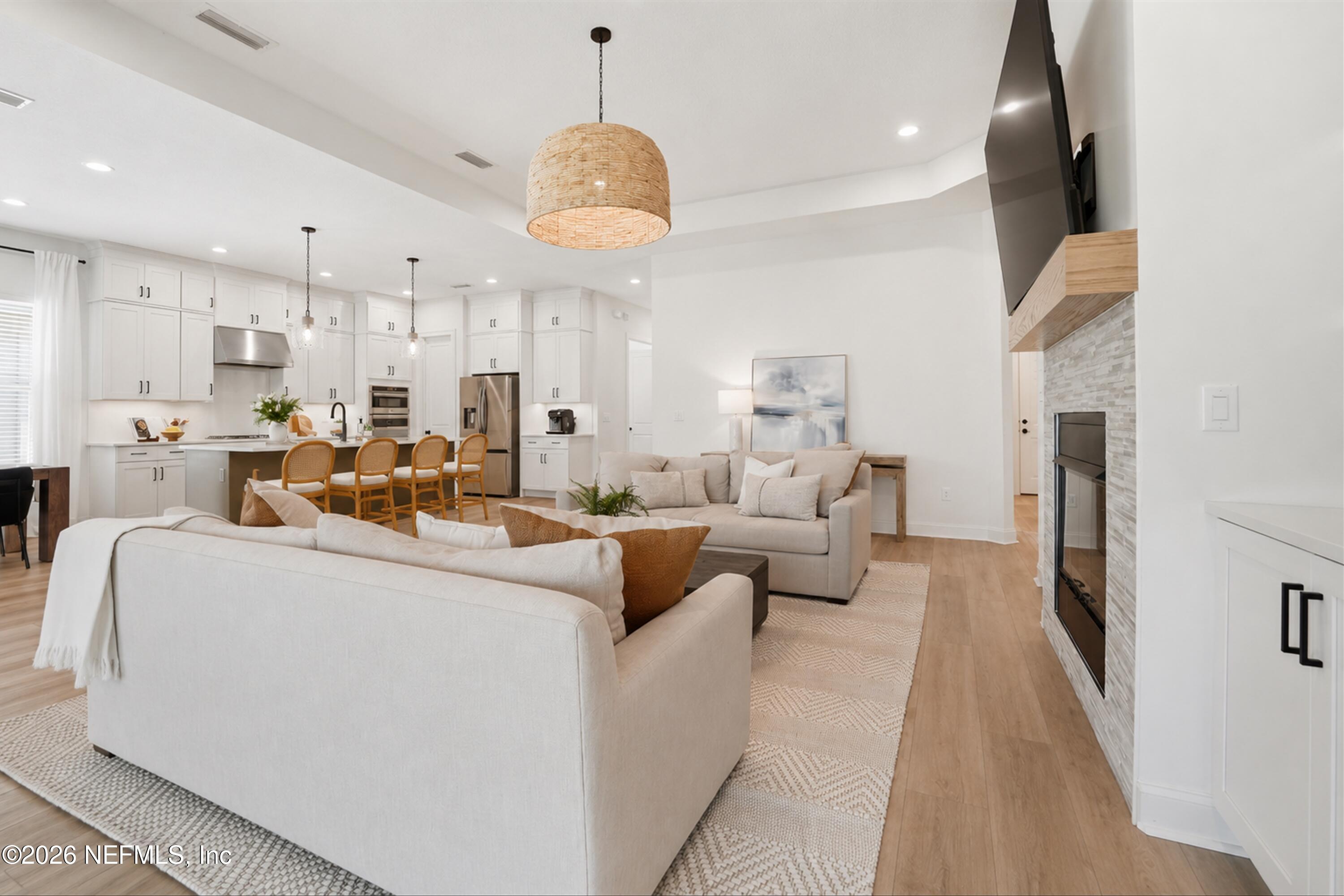 658 PALM CREST Drive